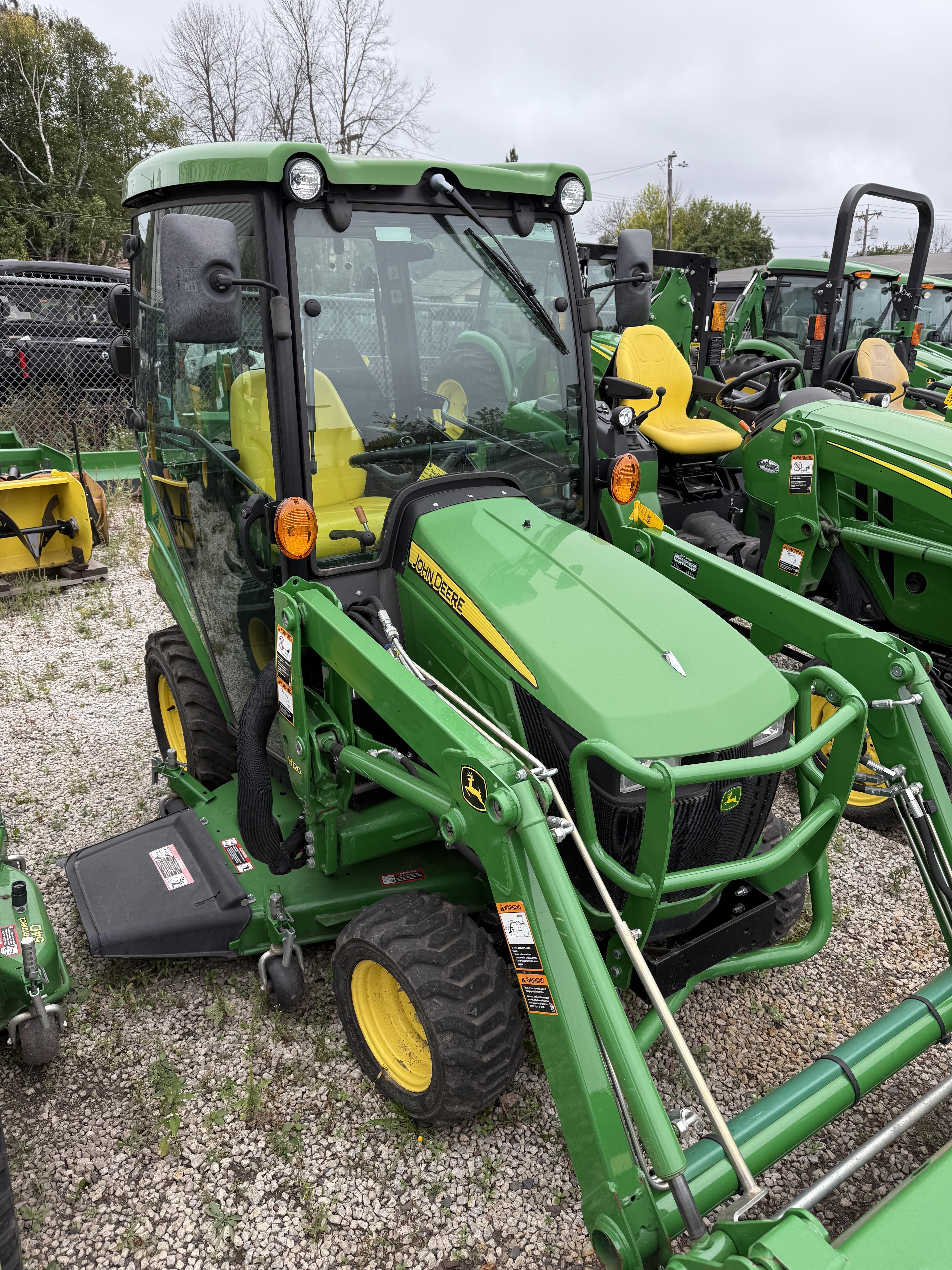 2016 John Deere 1025R