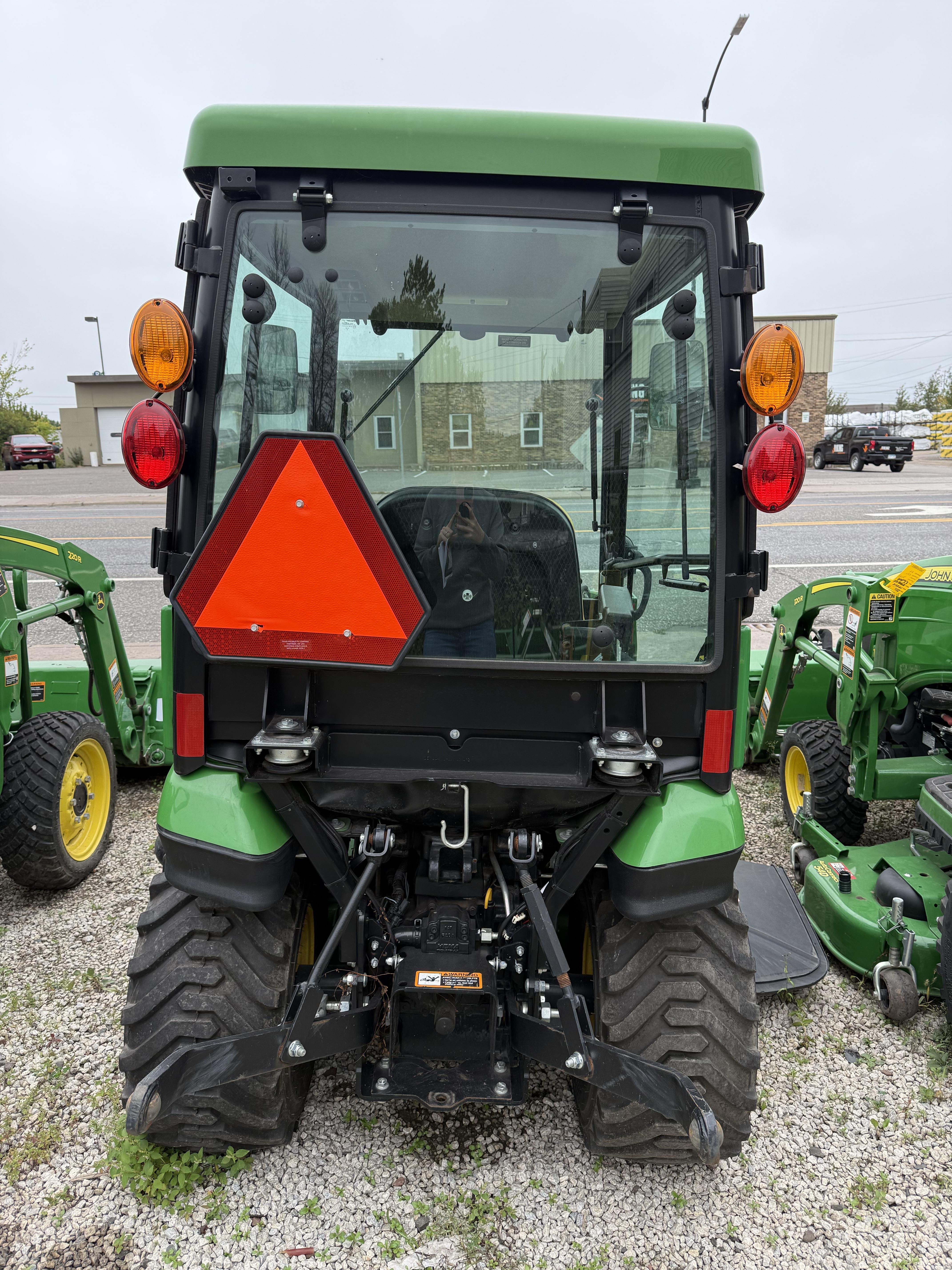 2016 John Deere 1025R - Photo 3