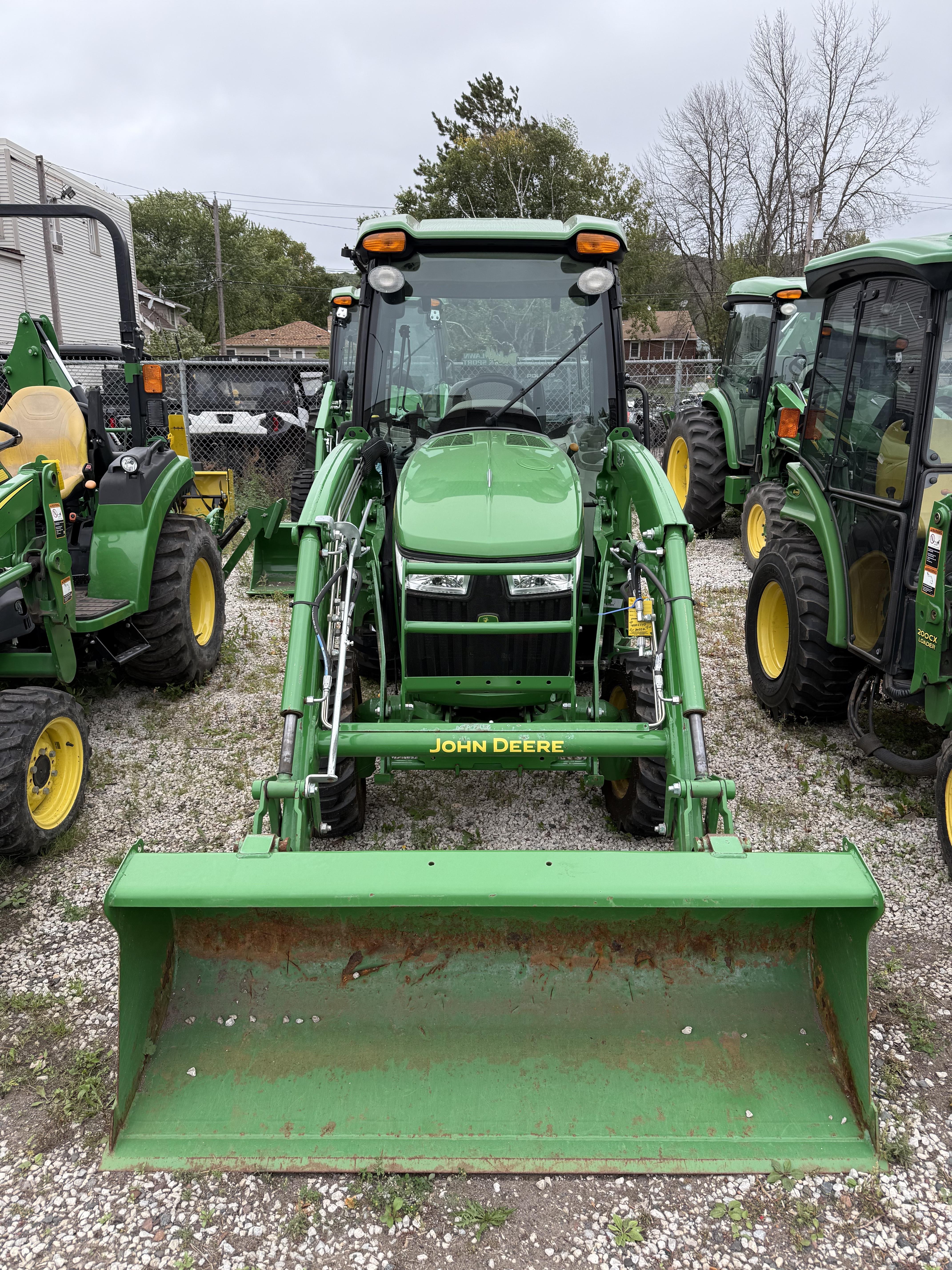 2022 John Deere 3033R CAB - Photo 2