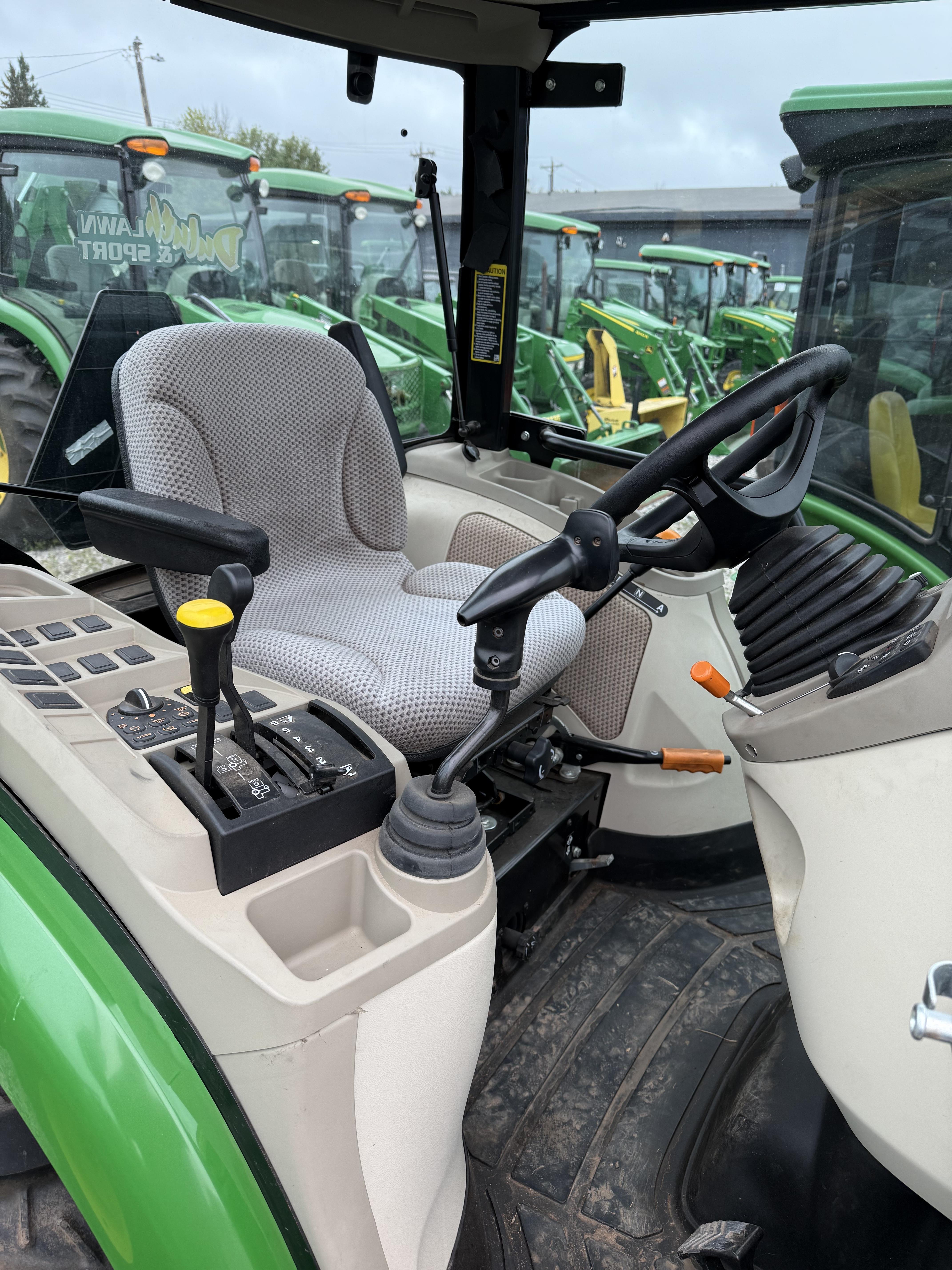 2022 John Deere 3033R CAB - Photo 4