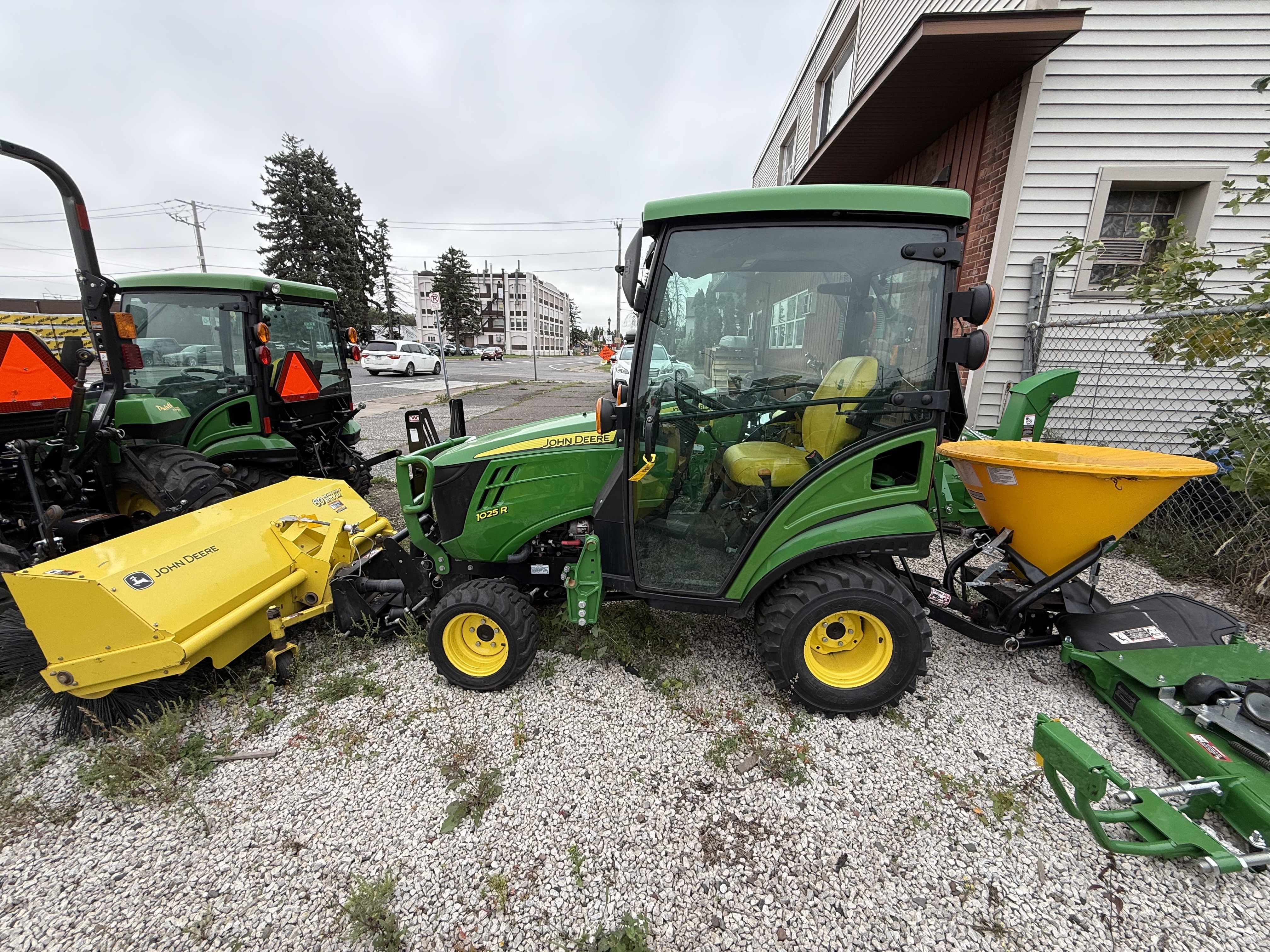 2022 John Deere 1025R
