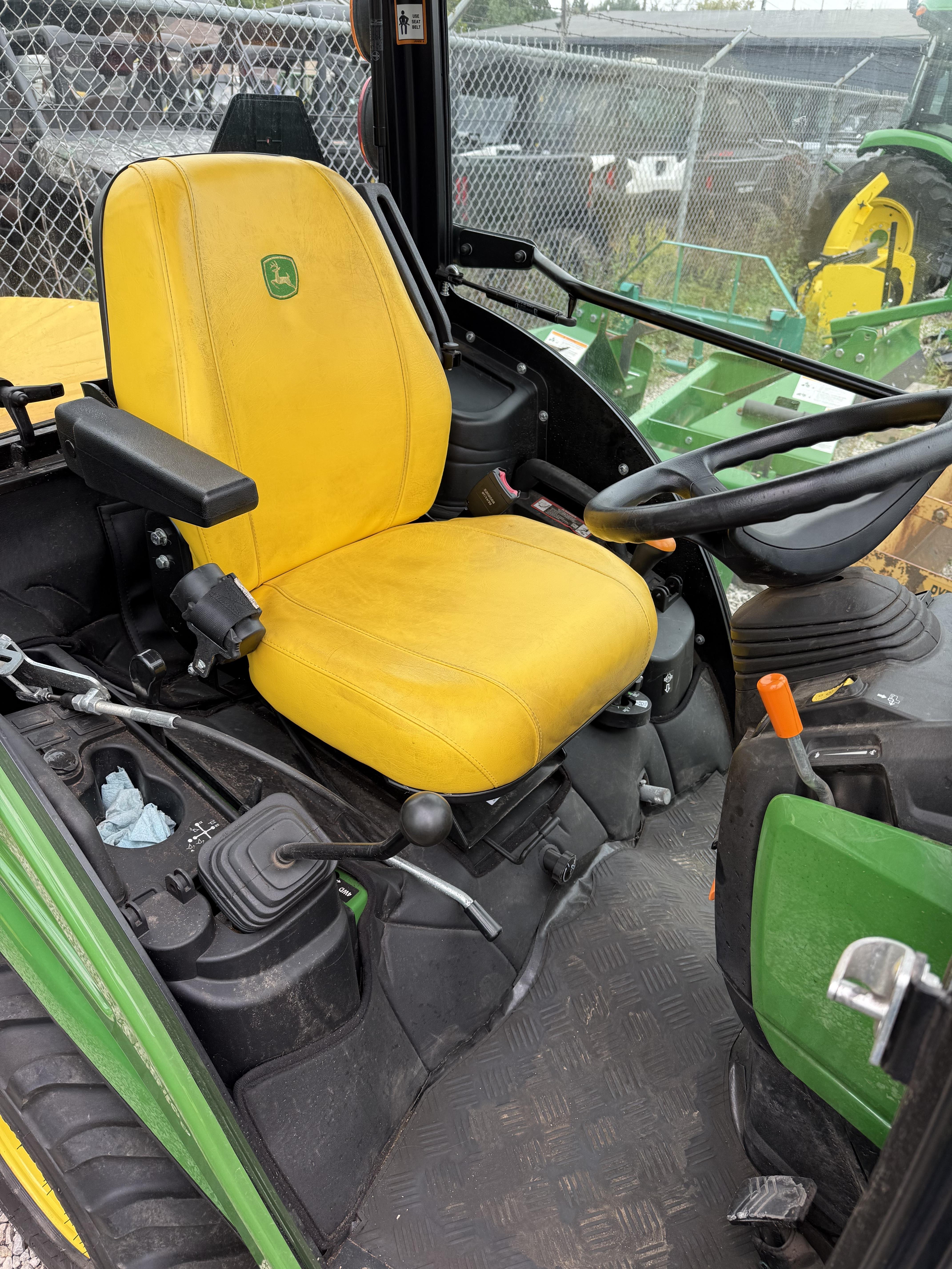 2022 John Deere 1025R - Photo 3