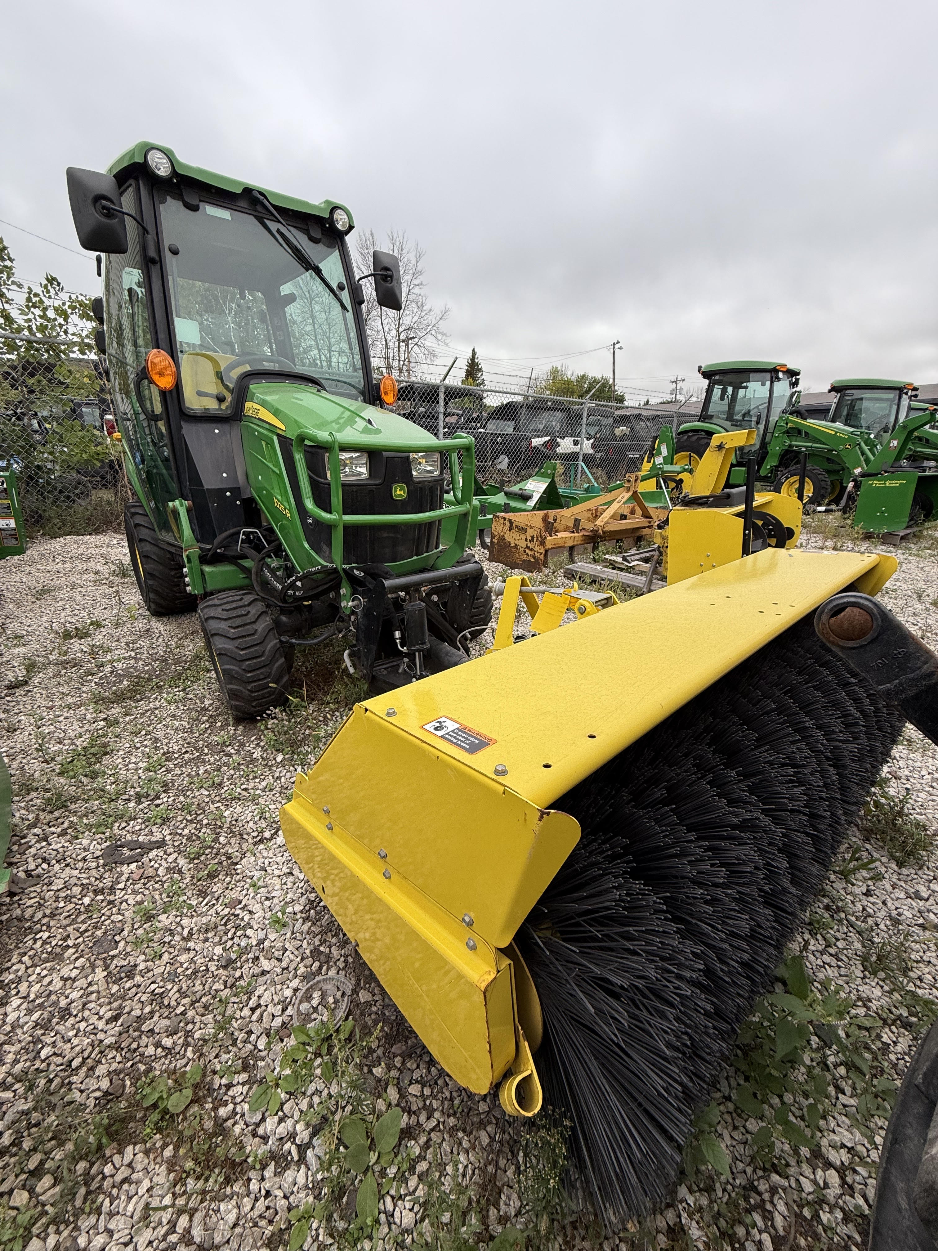 2022 John Deere 1025R - Photo 6