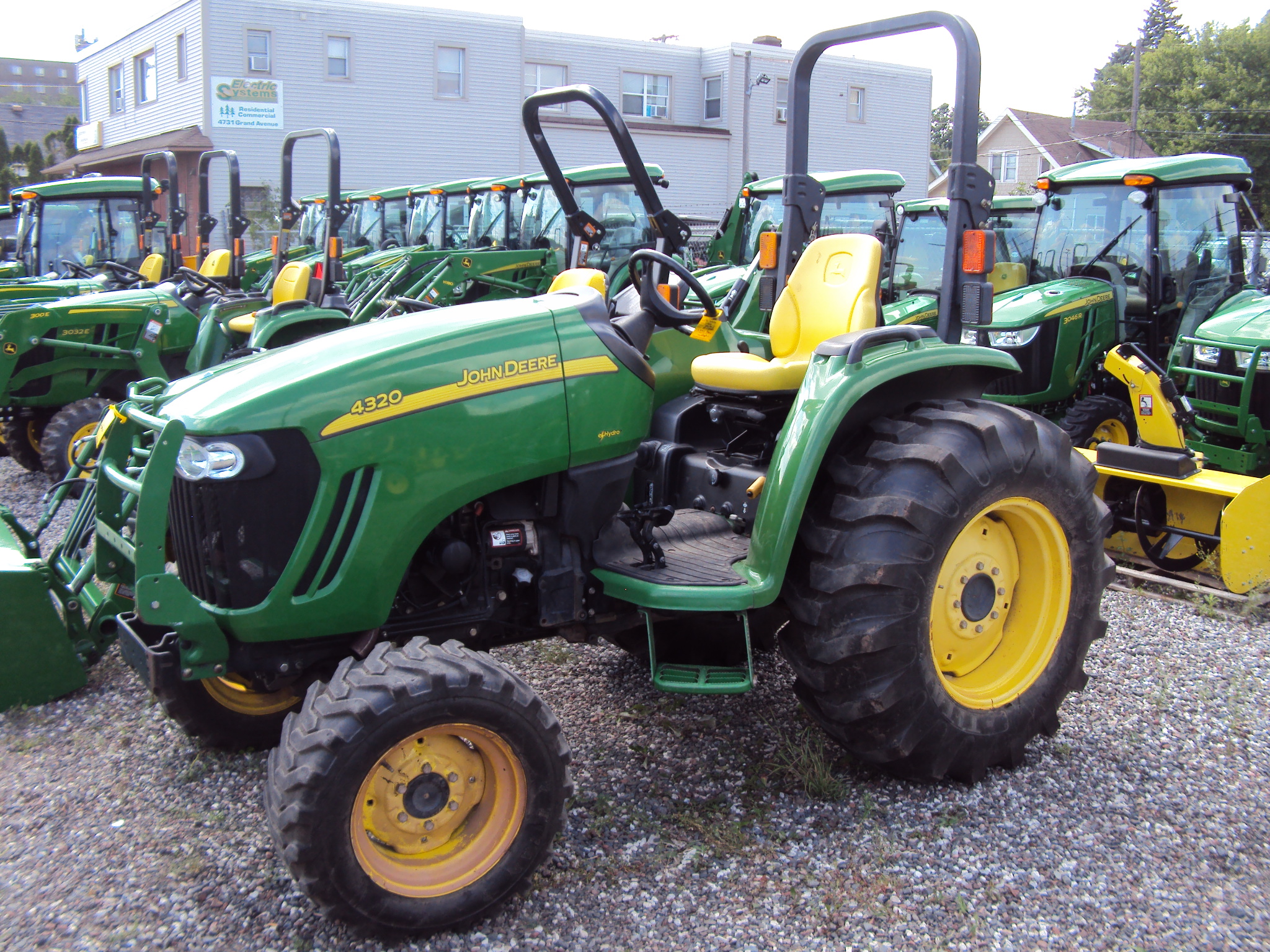 2010 John Deere 4320