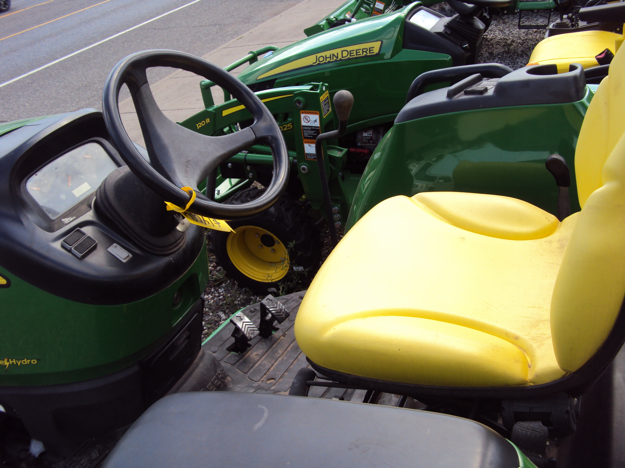 2010 John Deere 4320 - Photo 4