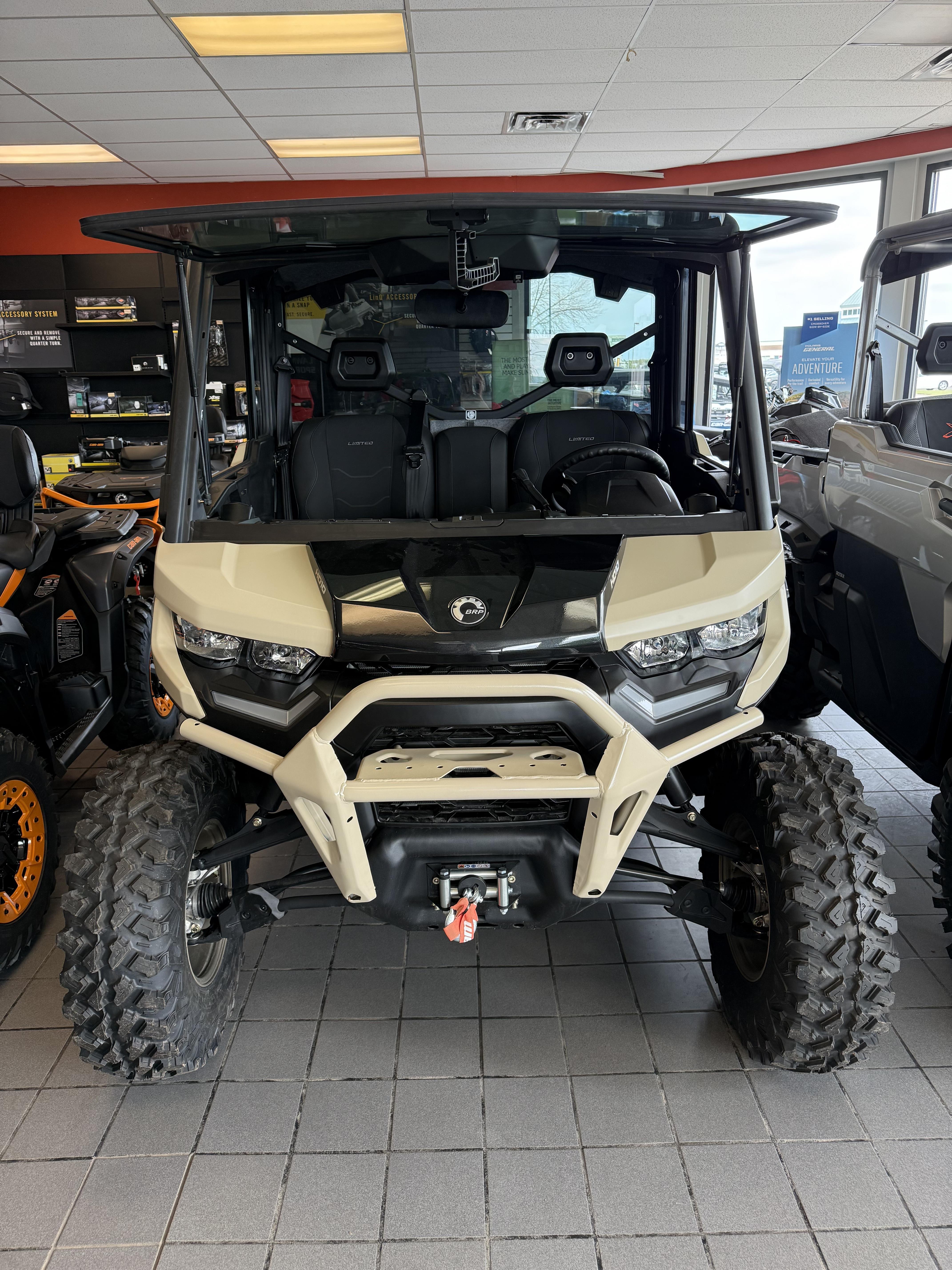 2025 Can-Am Defender Limited HD10