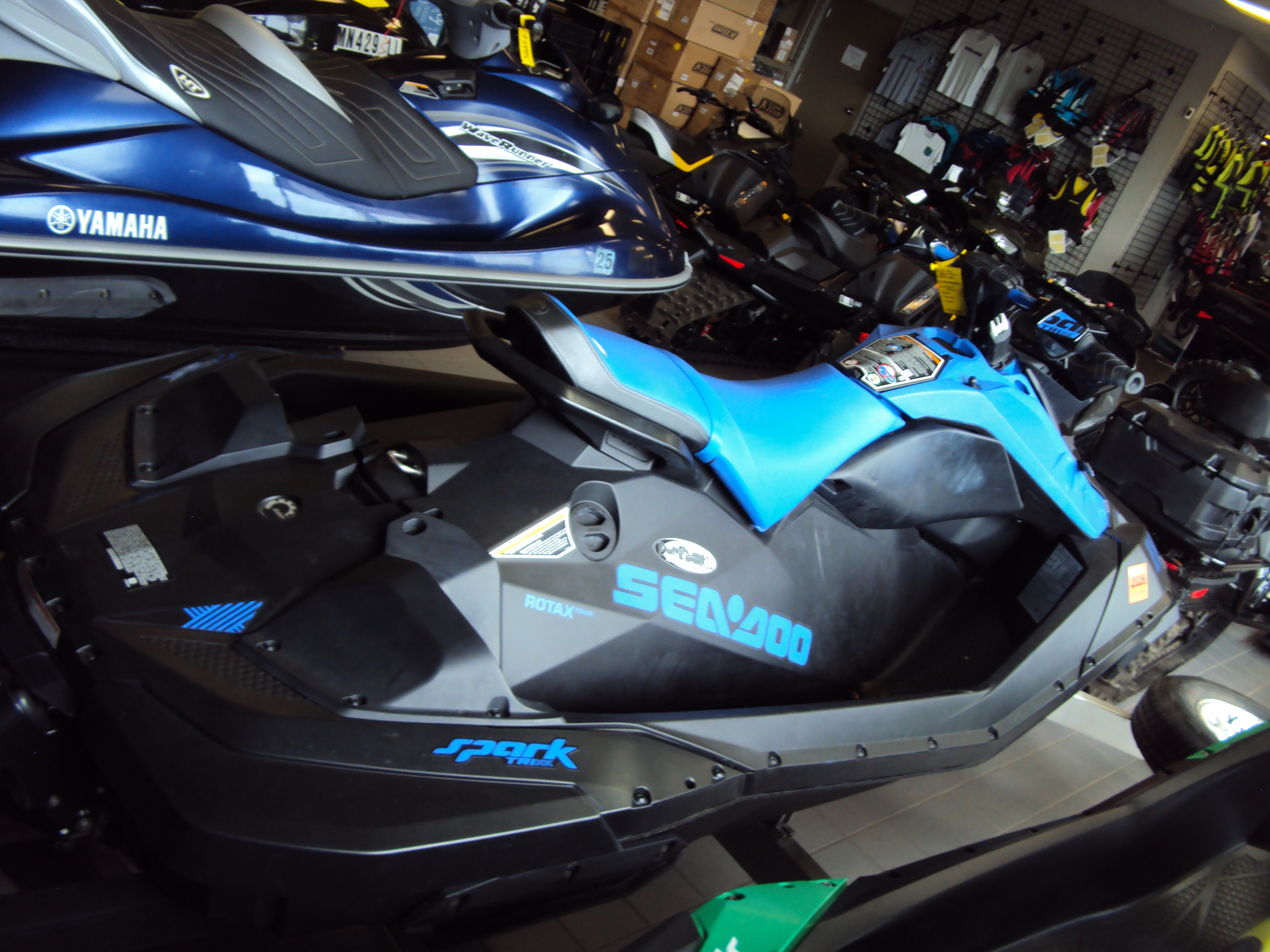 2023 Sea-Doo Spark Trixx 2 Up 90 With iBR and audio - Photo 3