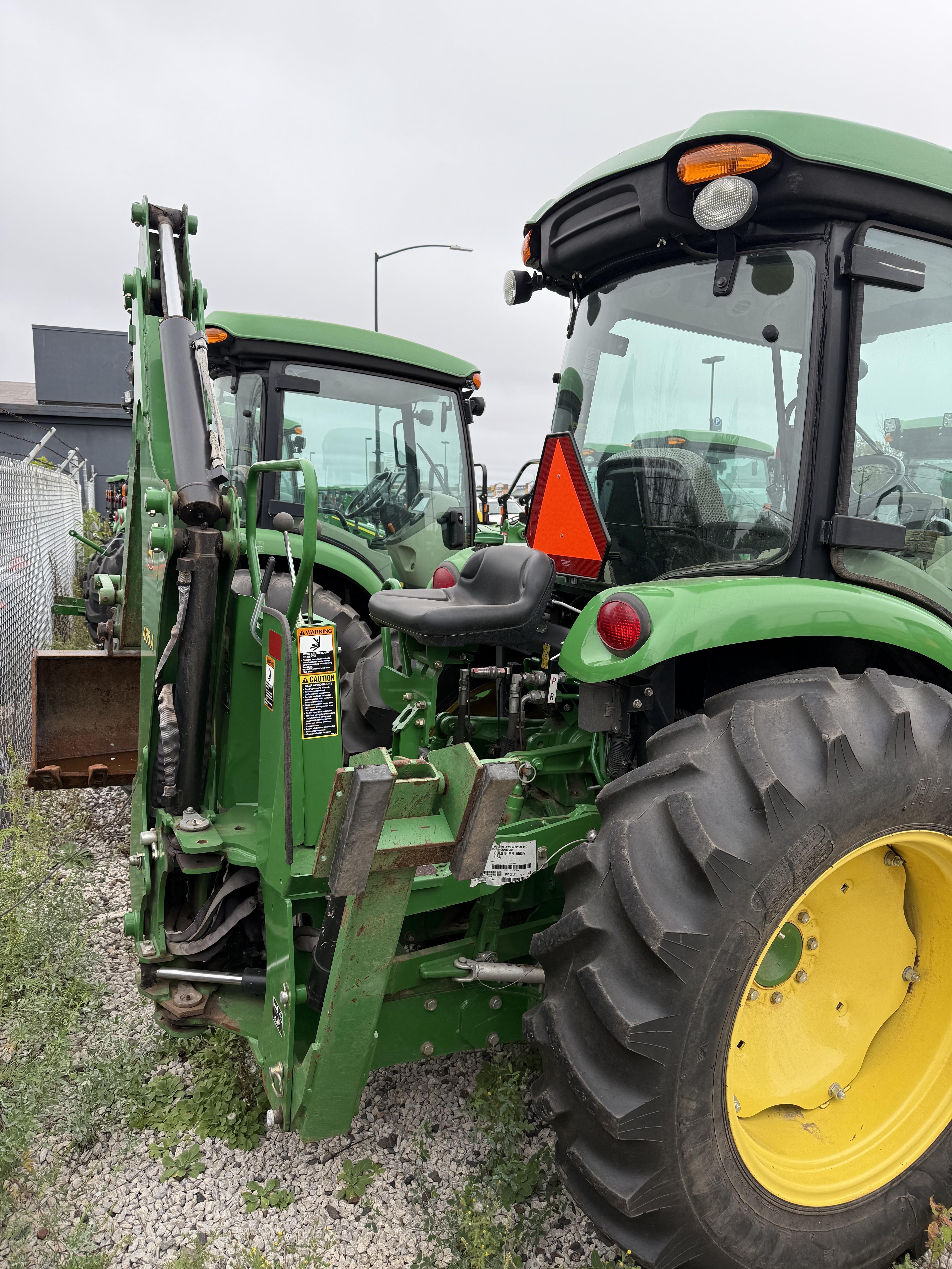 2015 John Deere 4052R - Photo 5