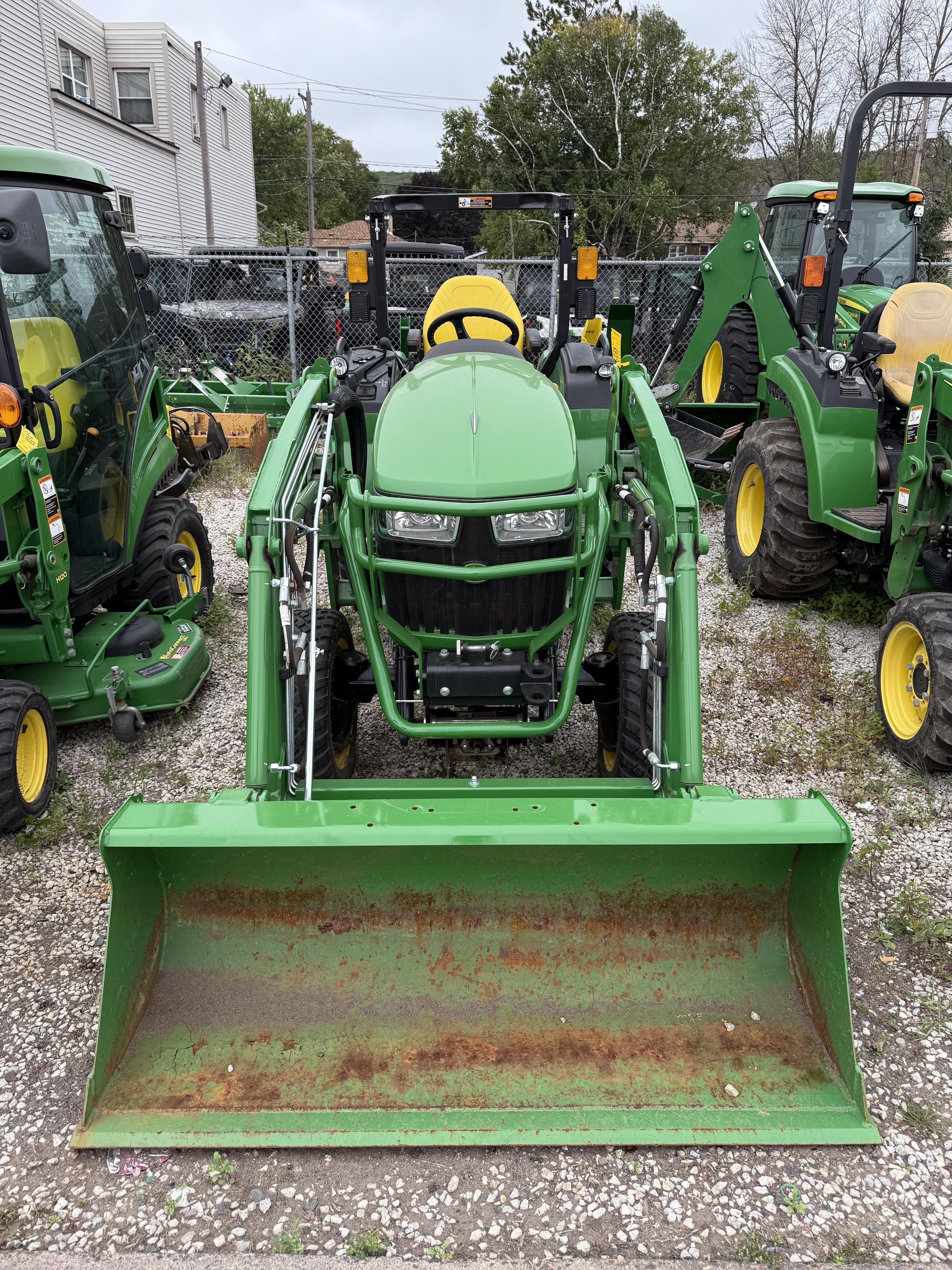 2020 John Deere 2038R - Photo 2