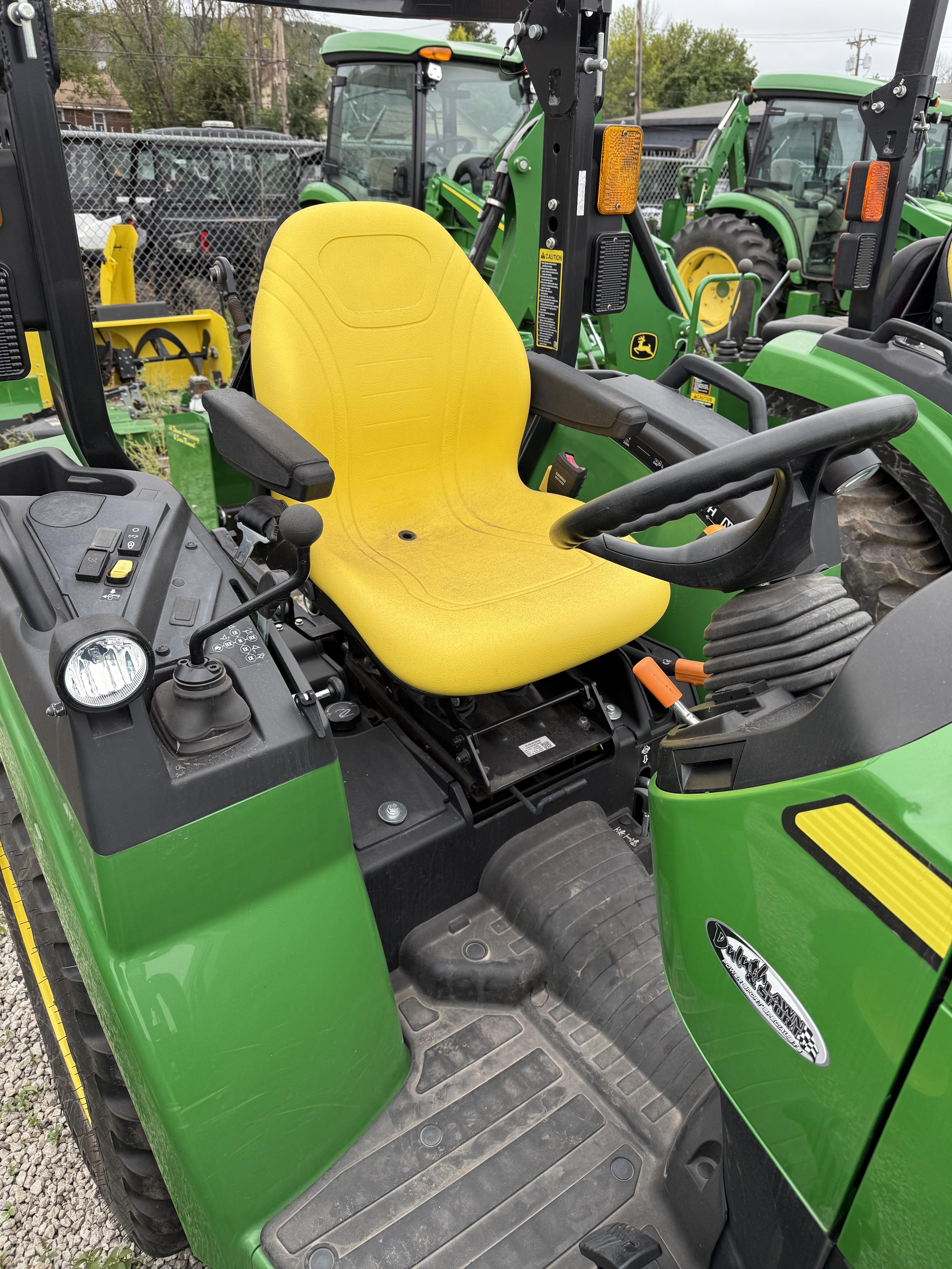 2020 John Deere 2038R - Photo 4