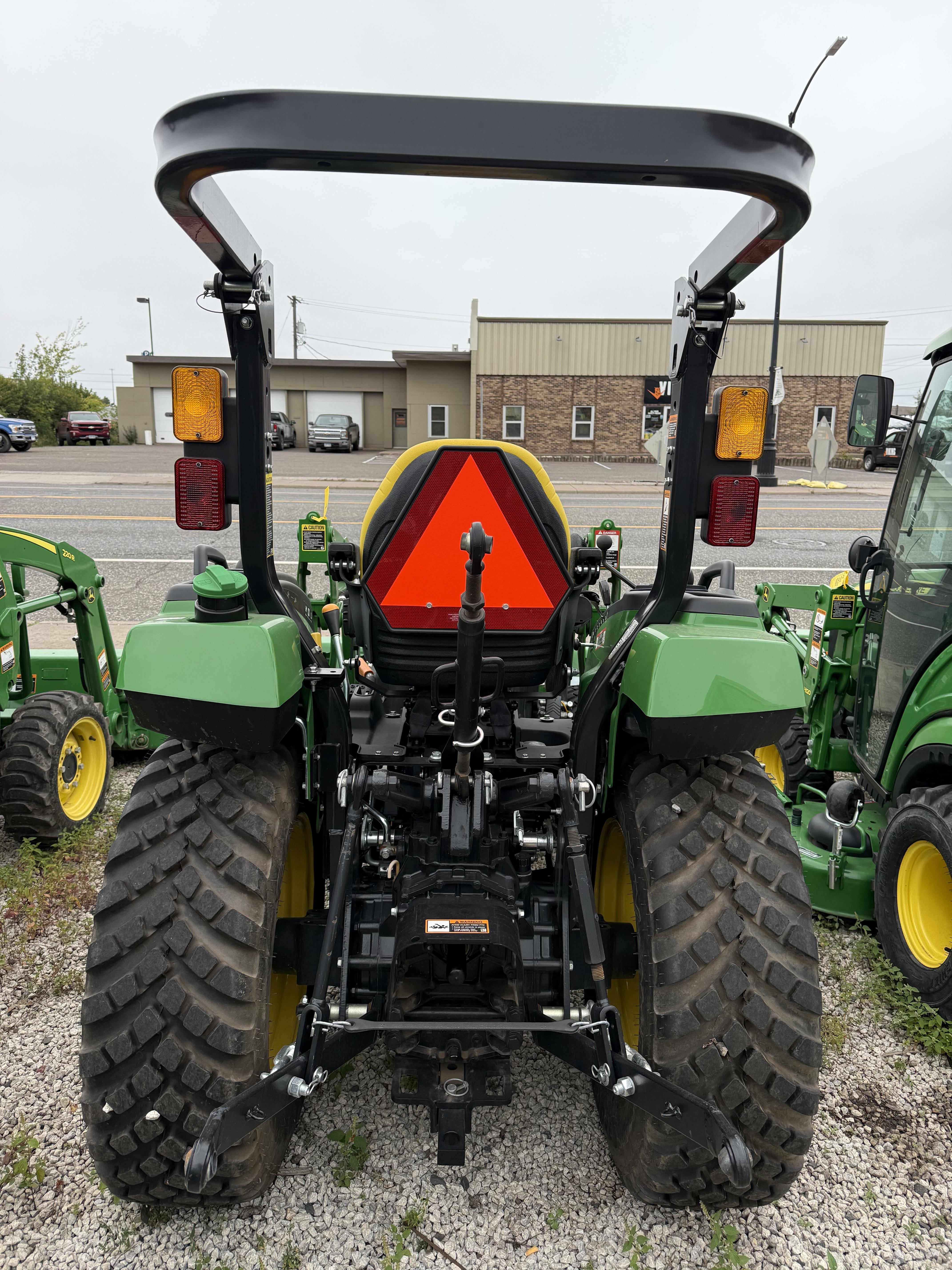 2020 John Deere 2038R - Photo 3