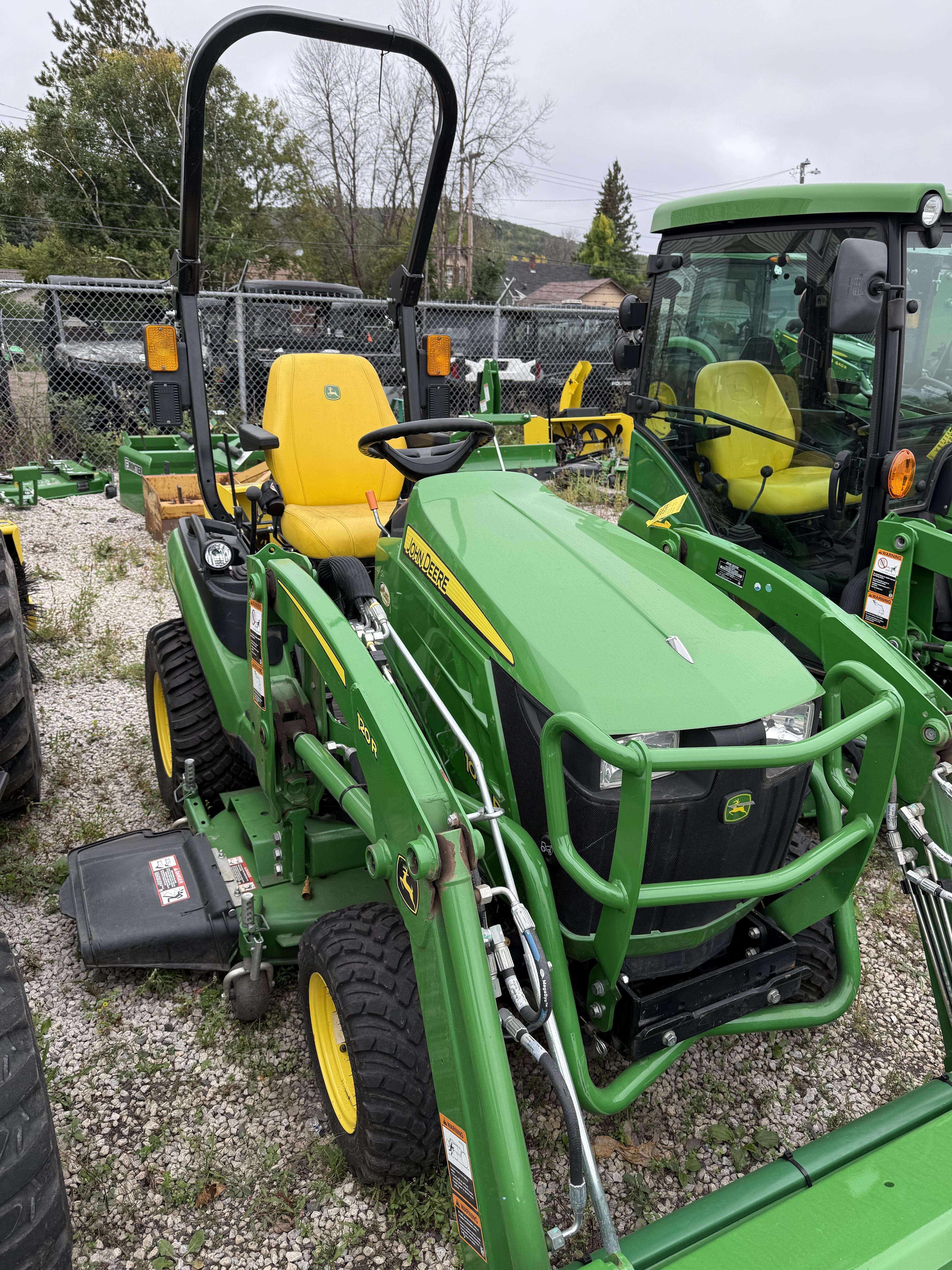 2022 John Deere 1025R - Photo 2