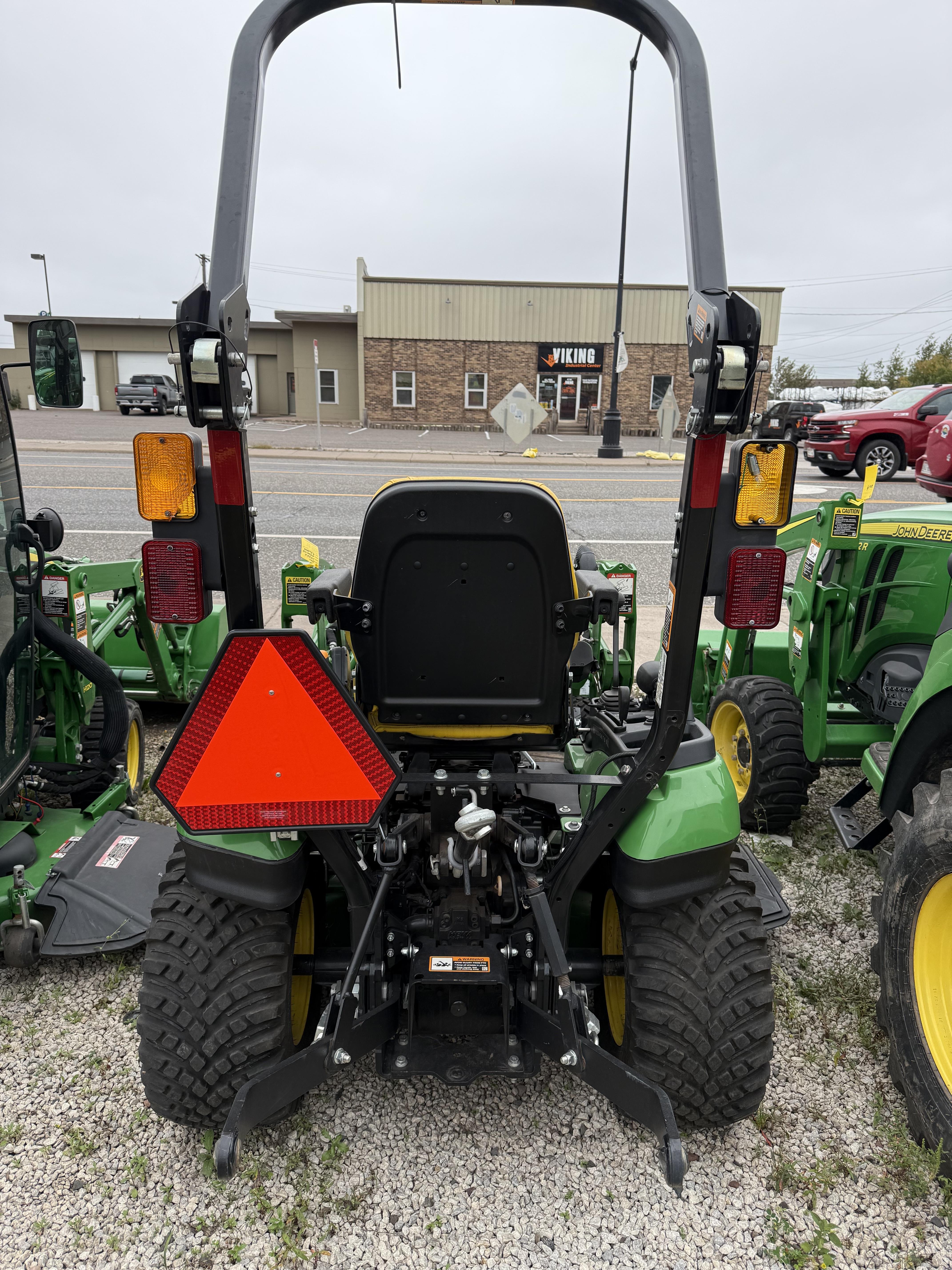 2022 John Deere 1025R - Photo 3