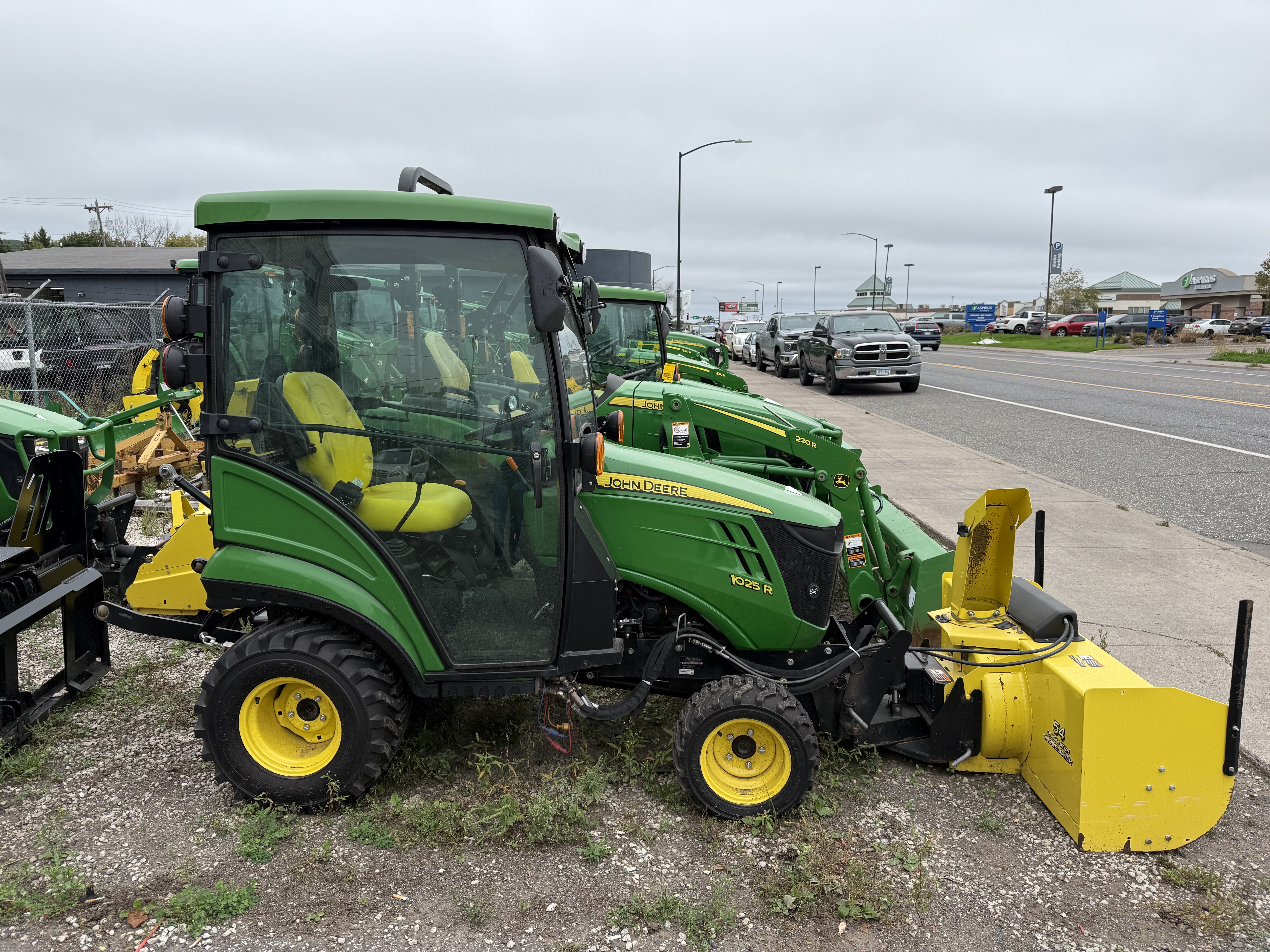 2019 John Deere 1025R - Photo 2