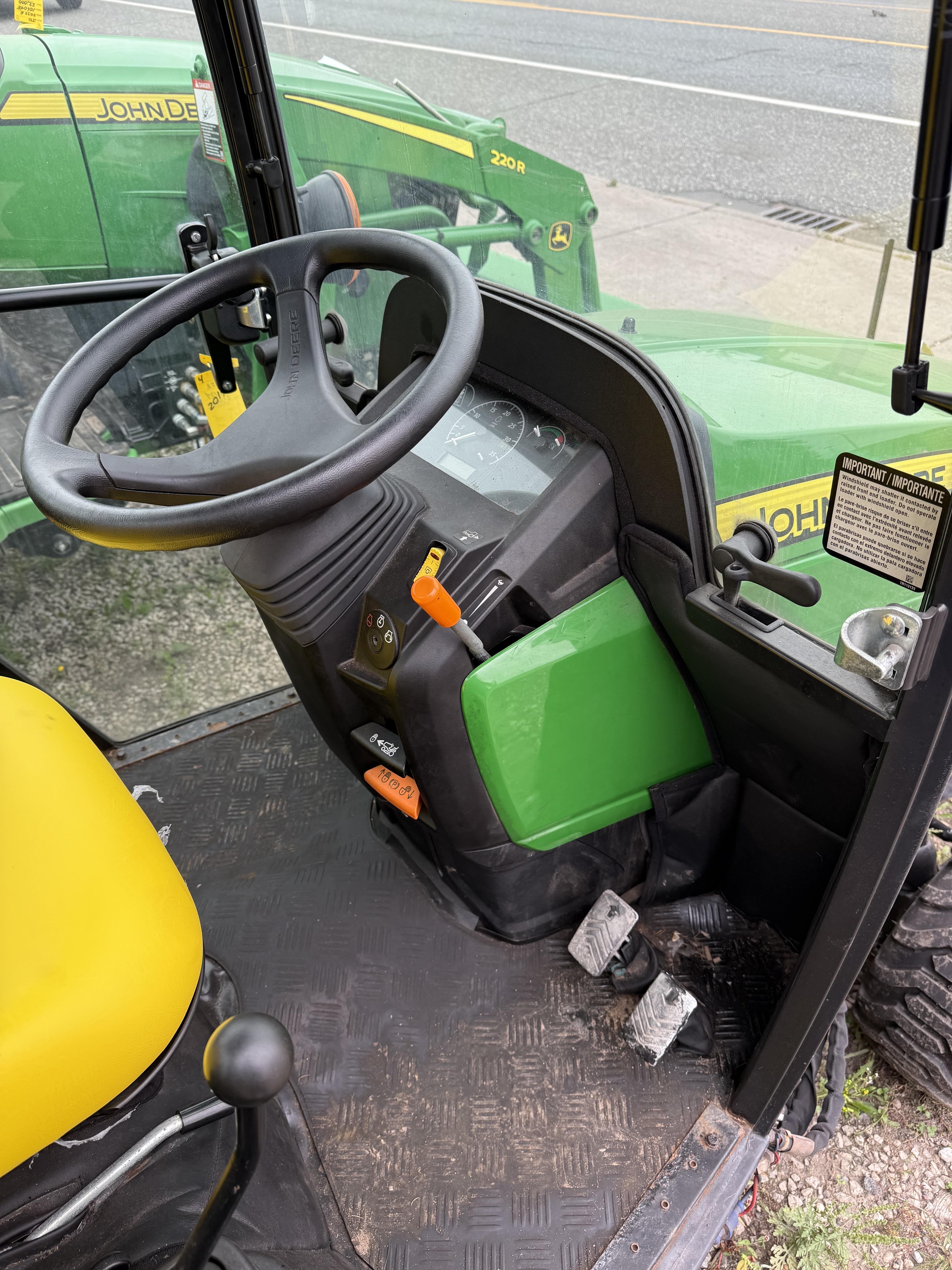 2019 John Deere 1025R - Photo 3