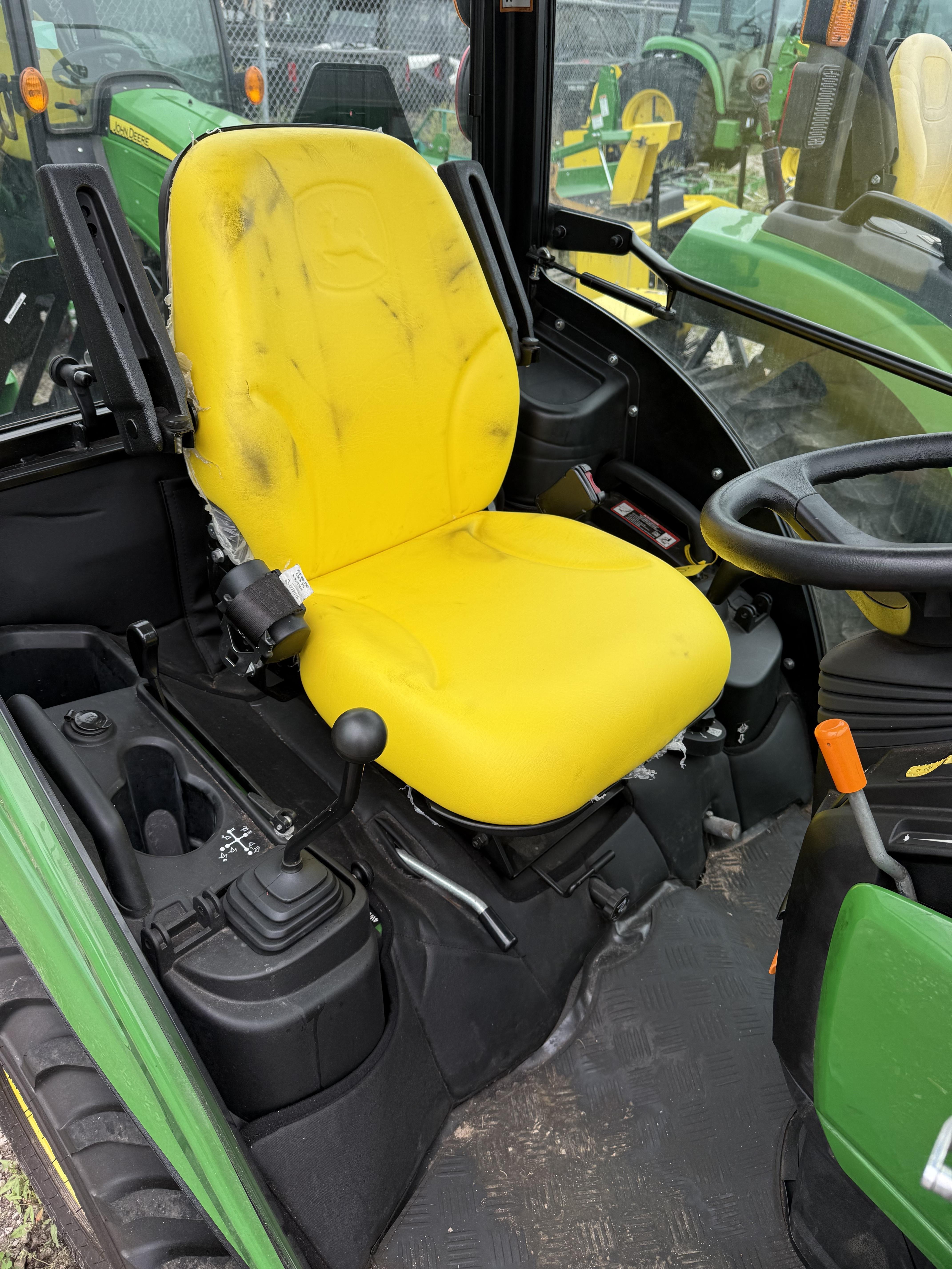 2019 John Deere 1025R - Photo 4