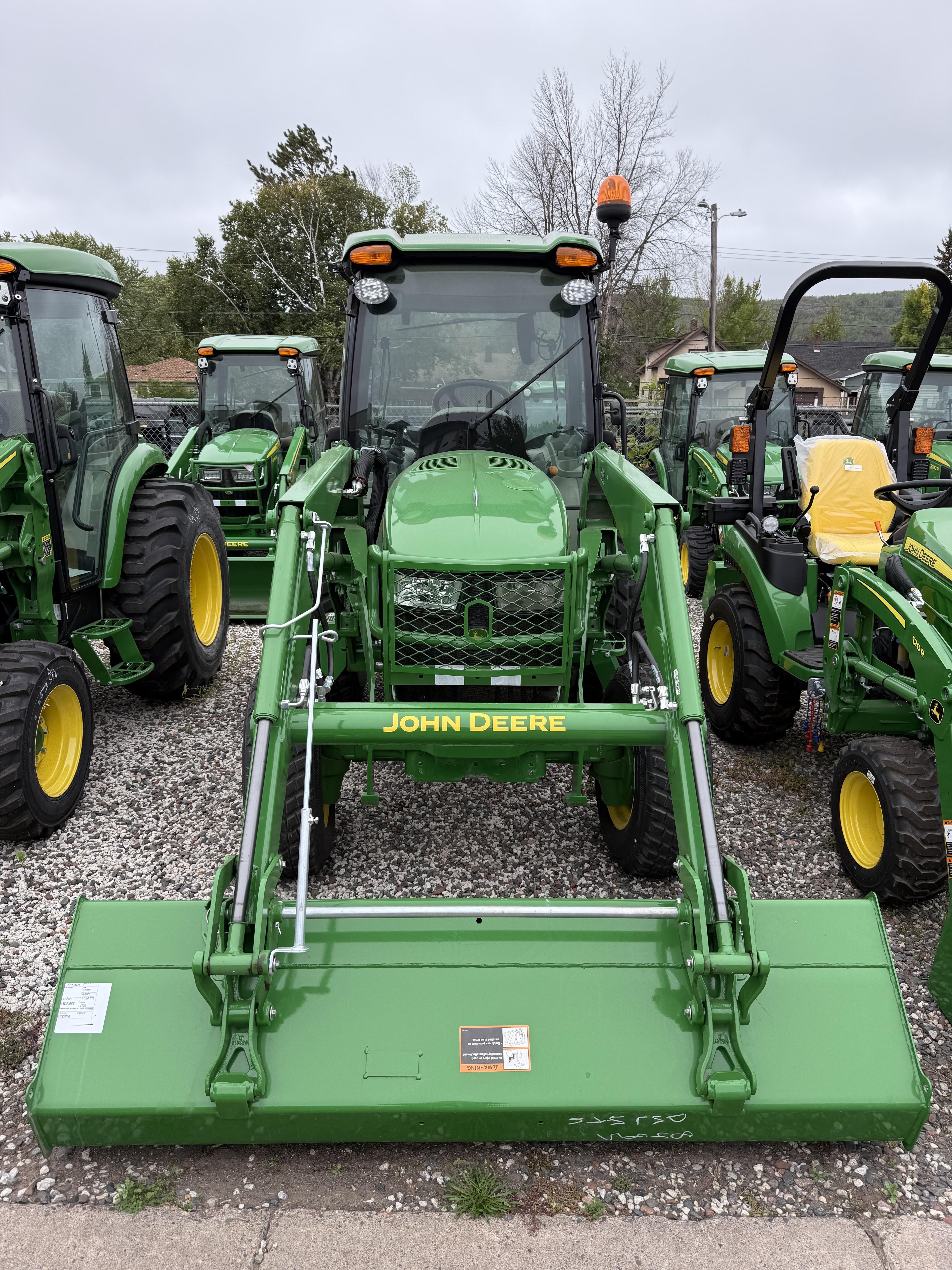 2020 John Deere 4066R - Photo 2