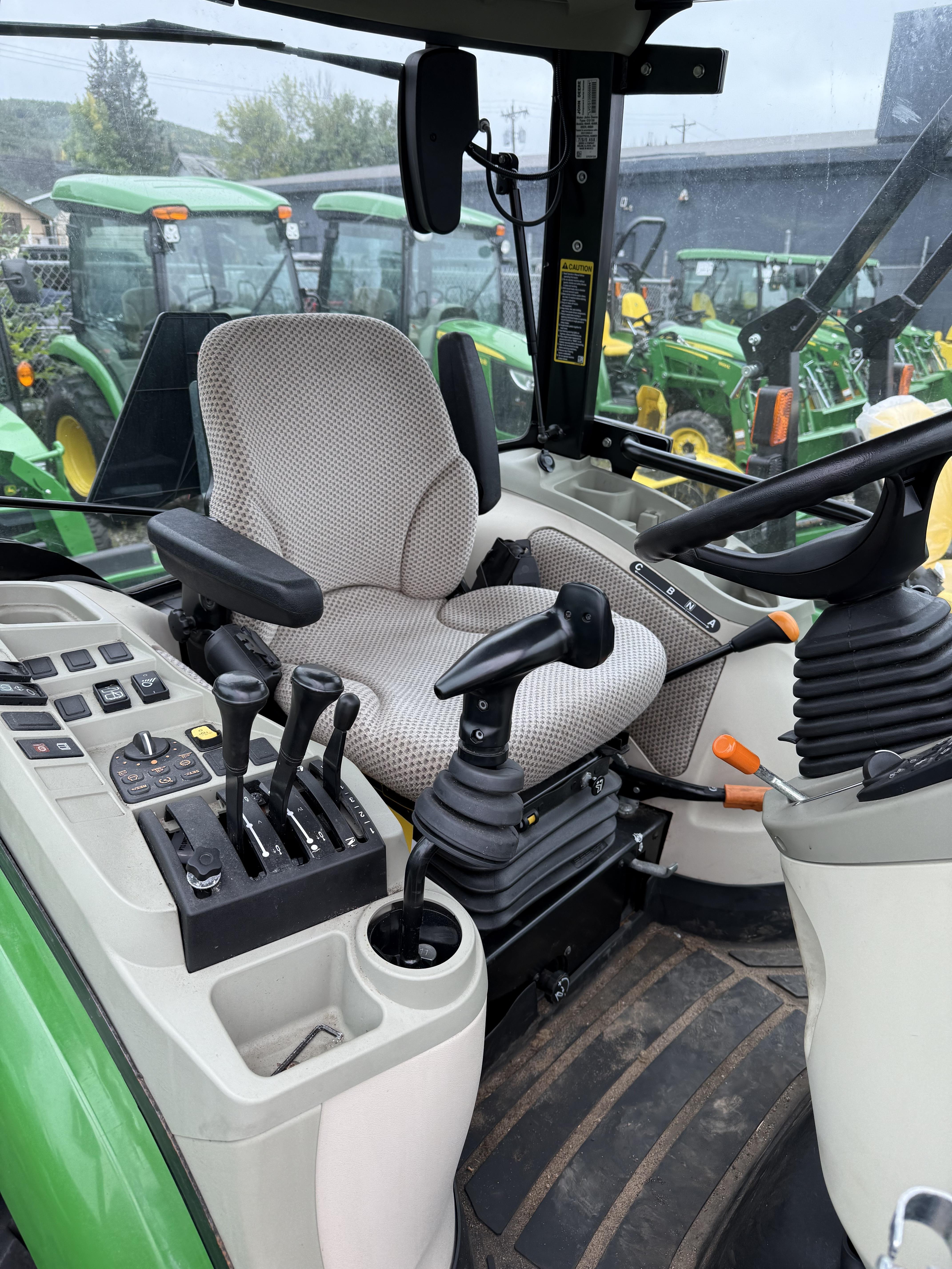 2020 John Deere 4066R - Photo 3