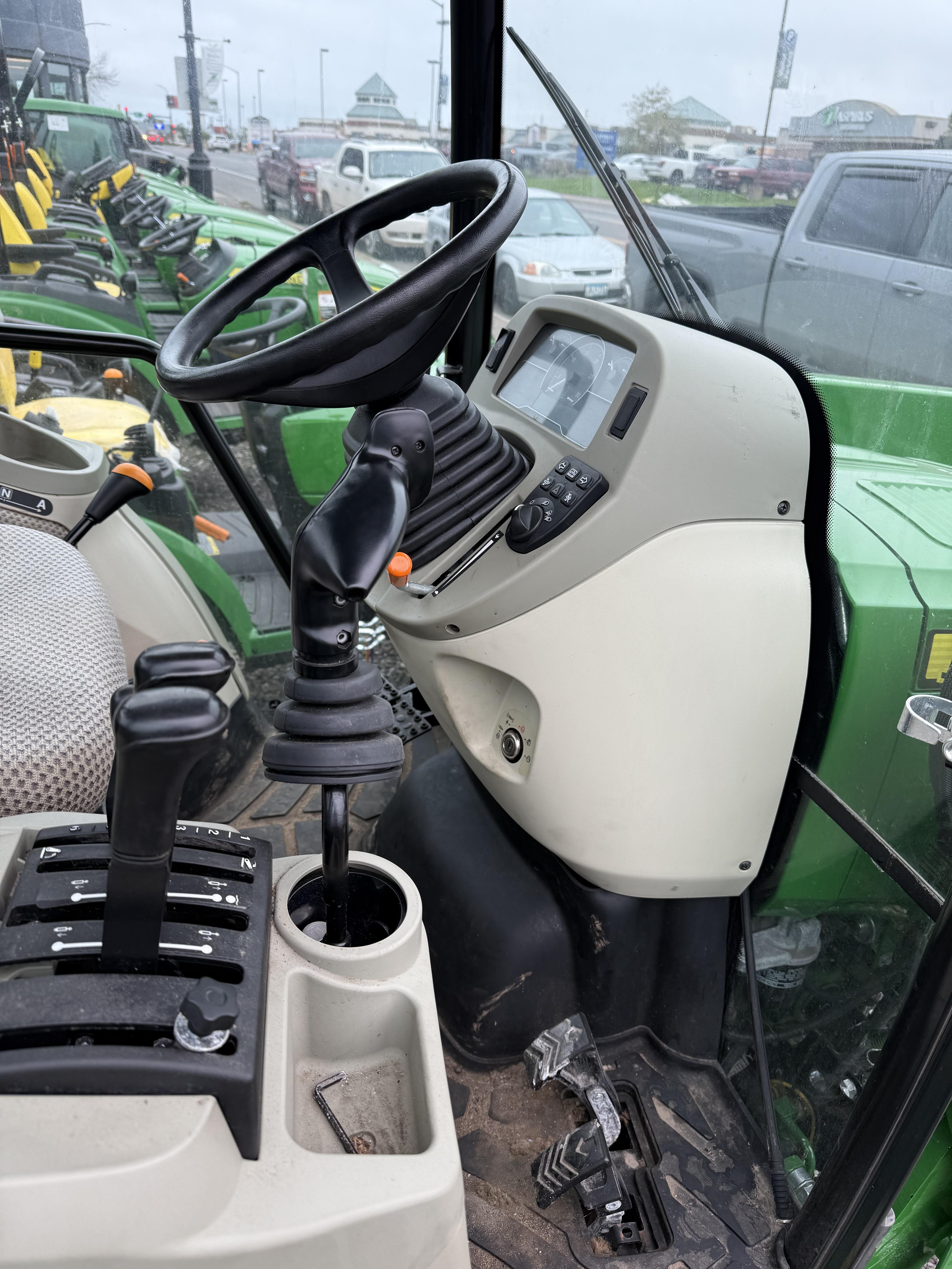 2020 John Deere 4066R - Photo 4