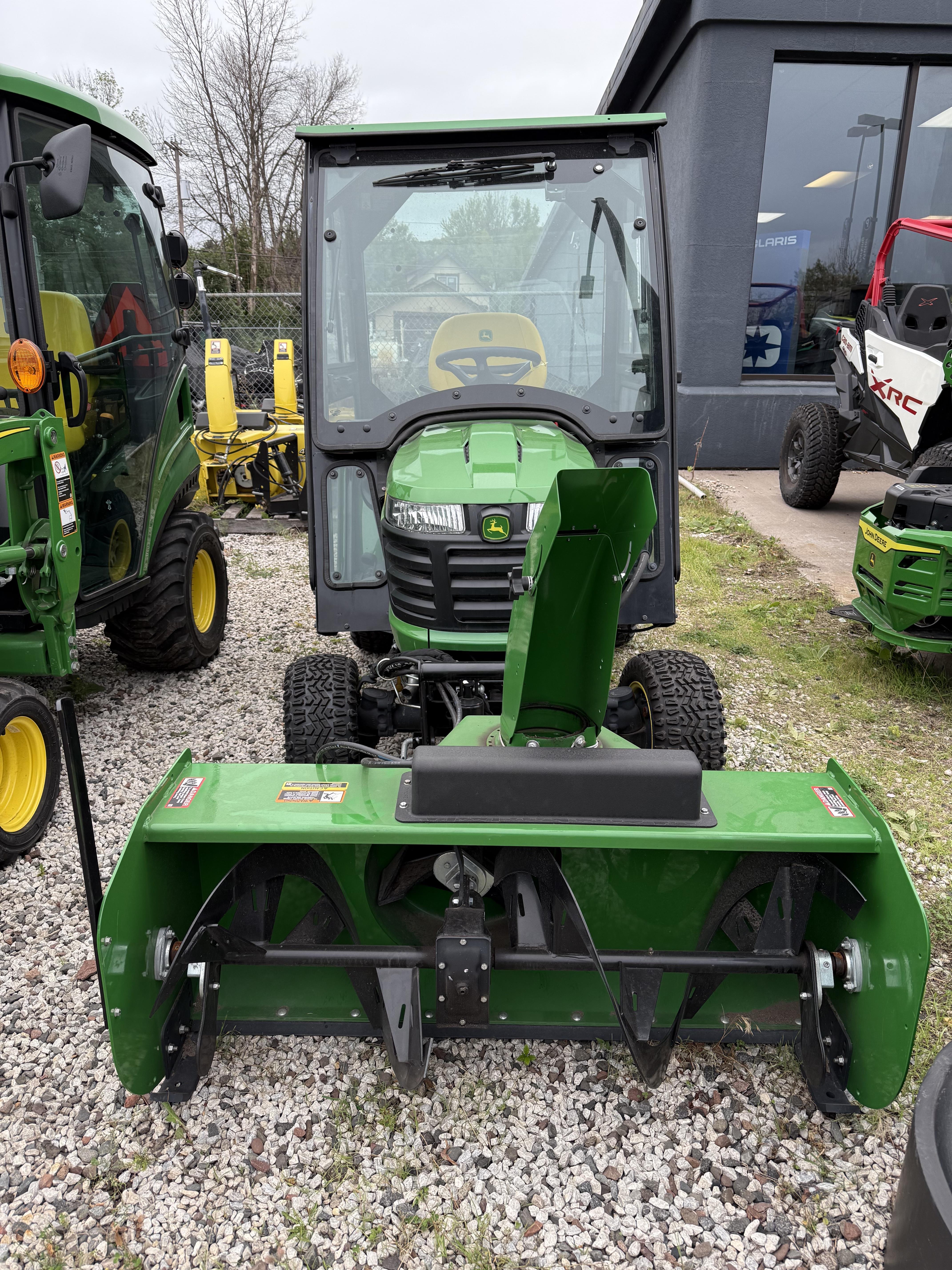2024 John Deere X738 - Photo 3