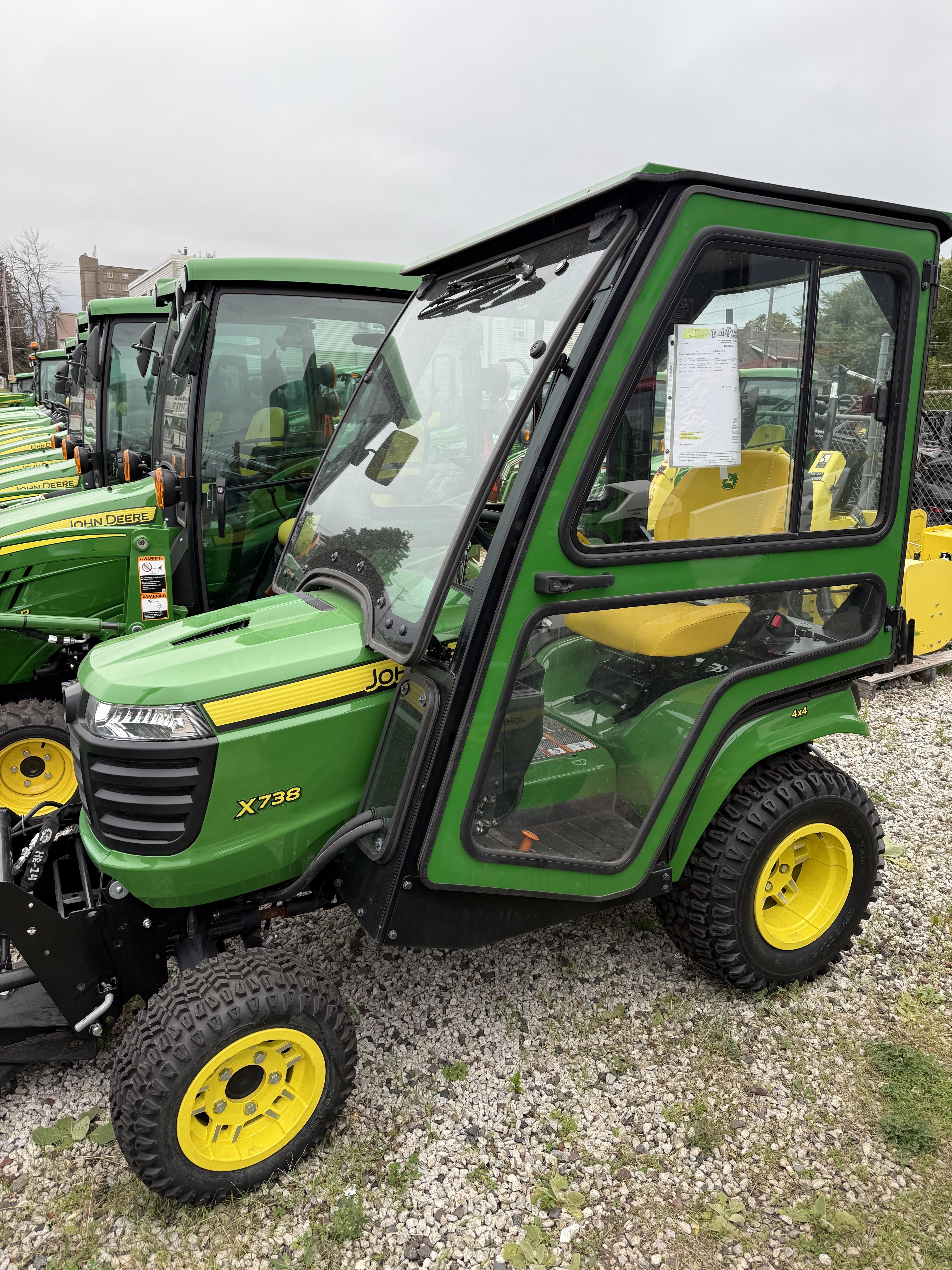 2024 John Deere X738 - Photo 2