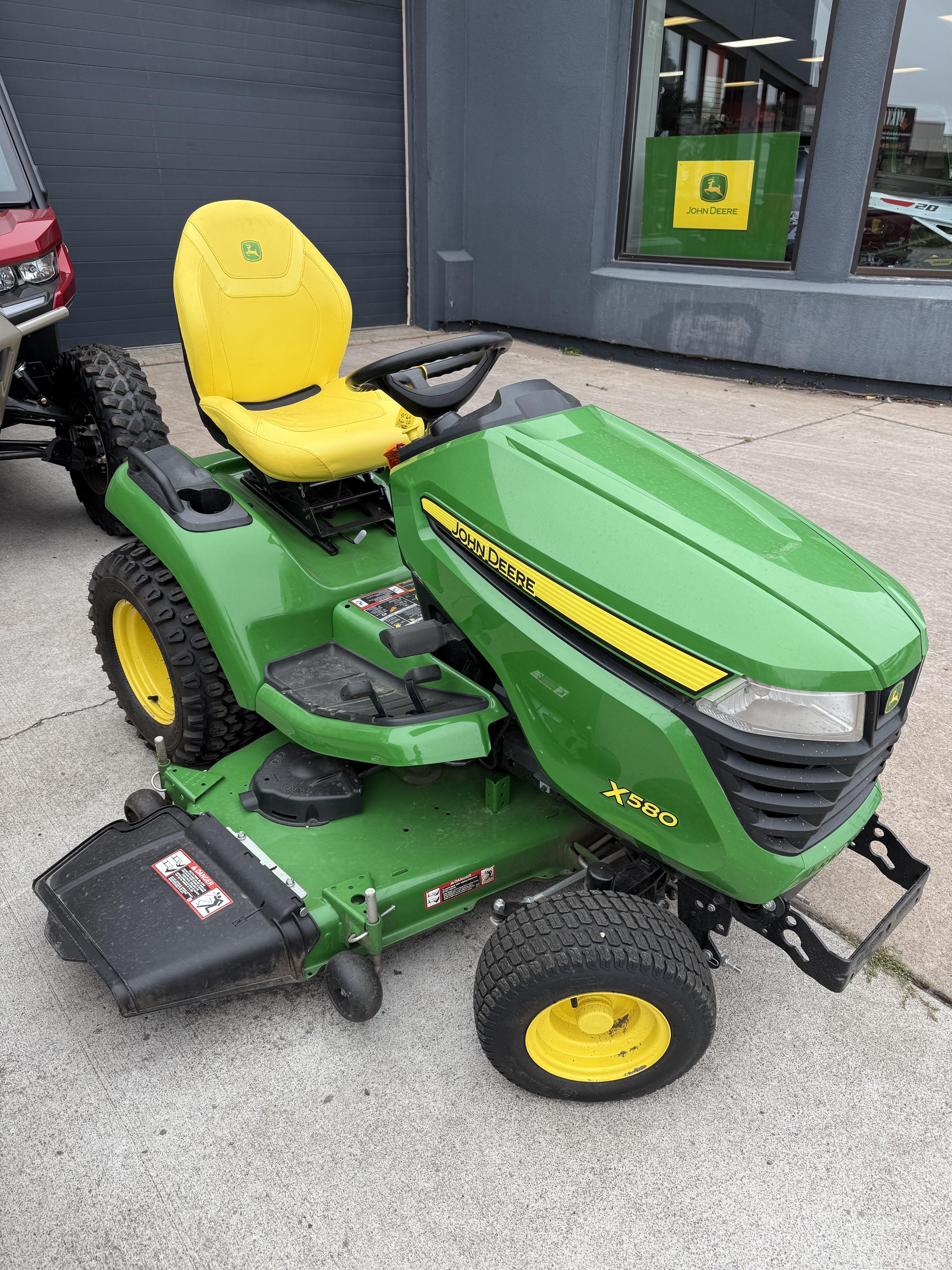 2023 John Deere X580 - Photo 2