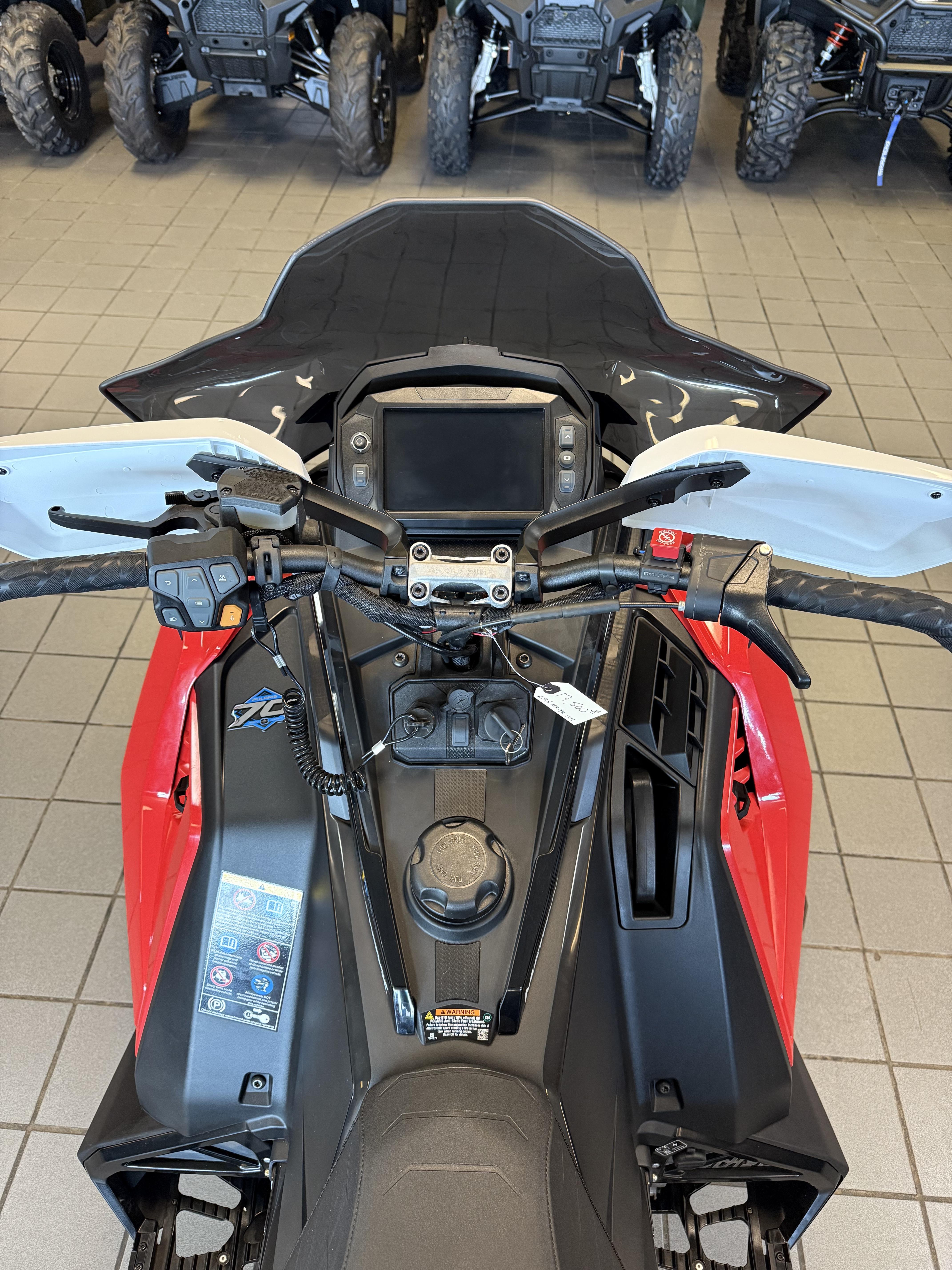 2025 Polaris Indy XCR 136 9R - Photo 4