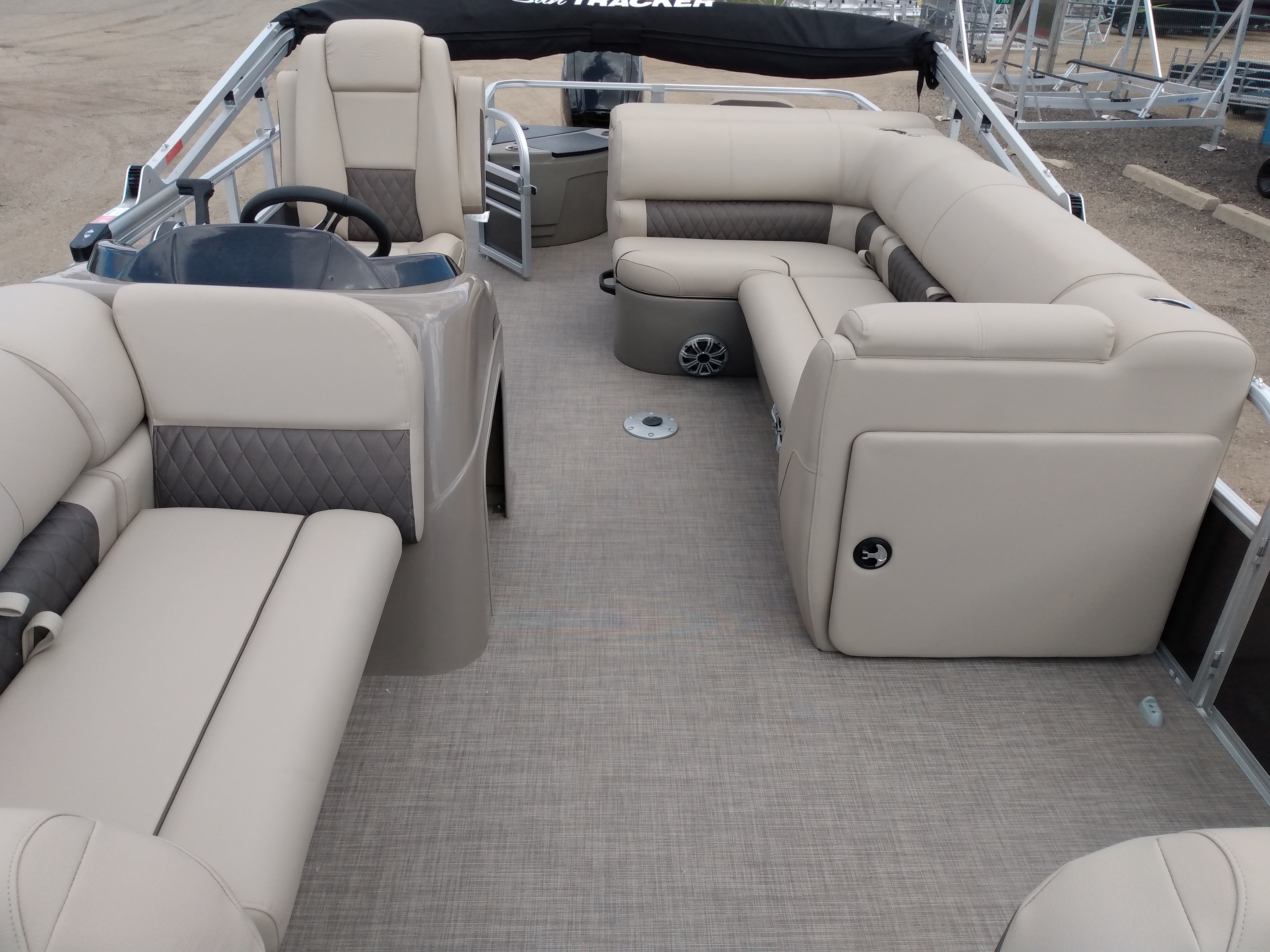 Sun Tracker Fishin' Barge 20 DLX Image