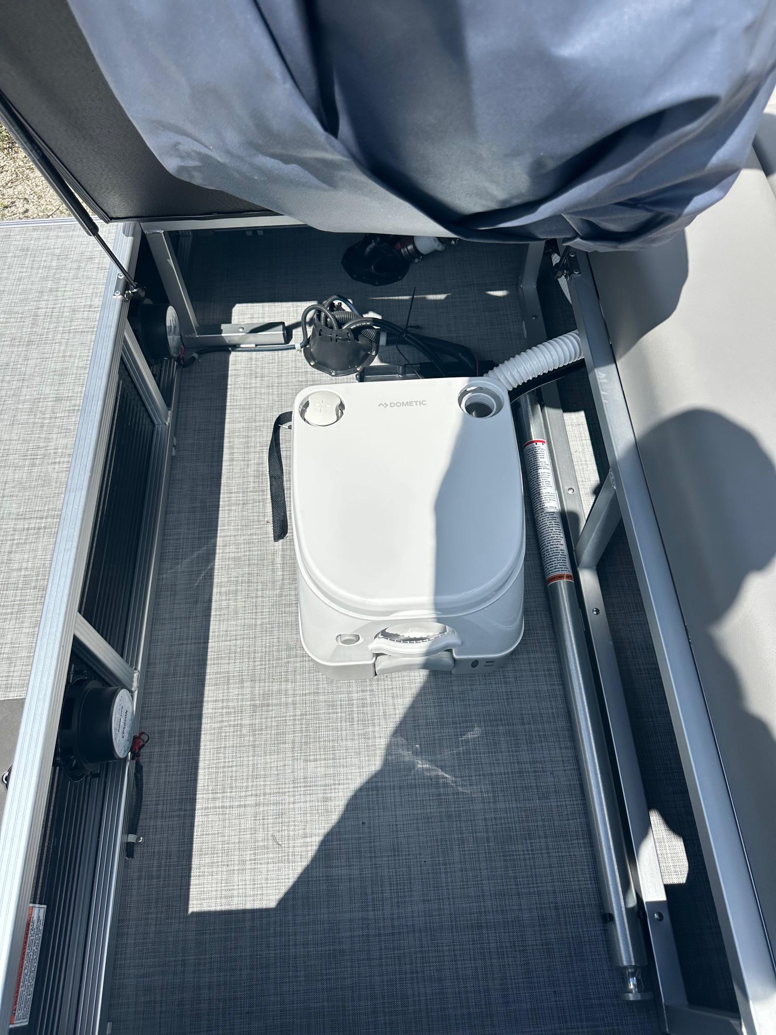 2025 Princecraft Vectra® 23 RL   Tritoon Instock at Marsh's Marina in Waubaushene, Ontario - Photo 3