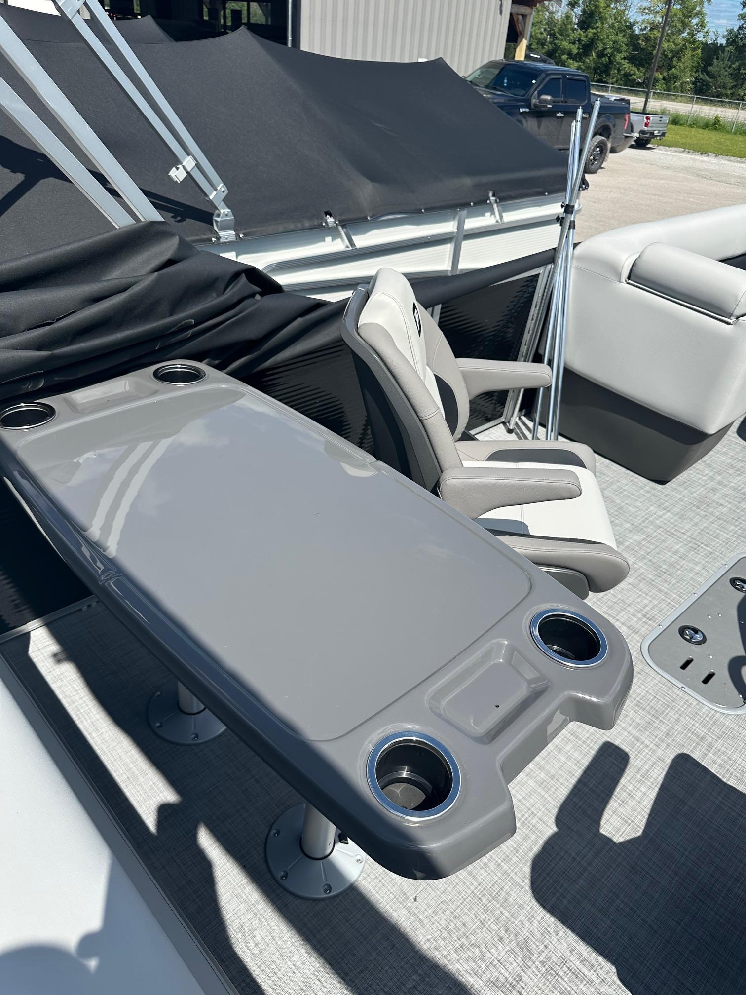 2025 Princecraft Vectra® 23 RL   Tritoon Instock at Marsh's Marina in Waubaushene, Ontario - Photo 4