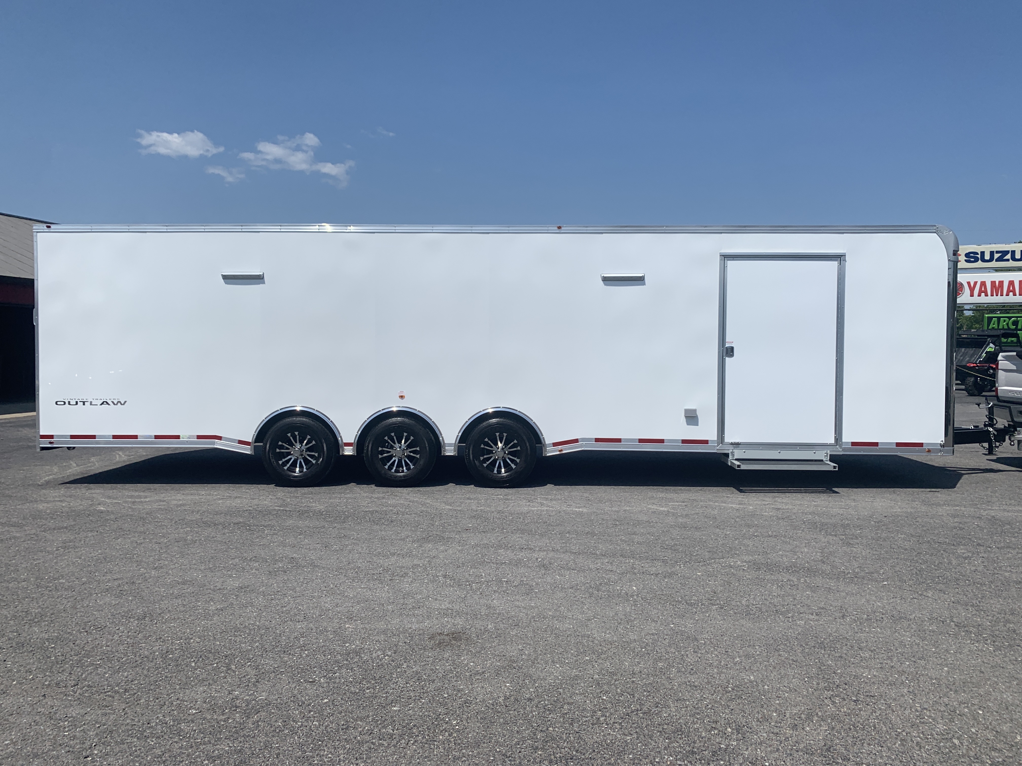2023 Vintage Trailers 32'''' OUTLAW - TRIPLE AXLE - OPTIONS - Photo 2