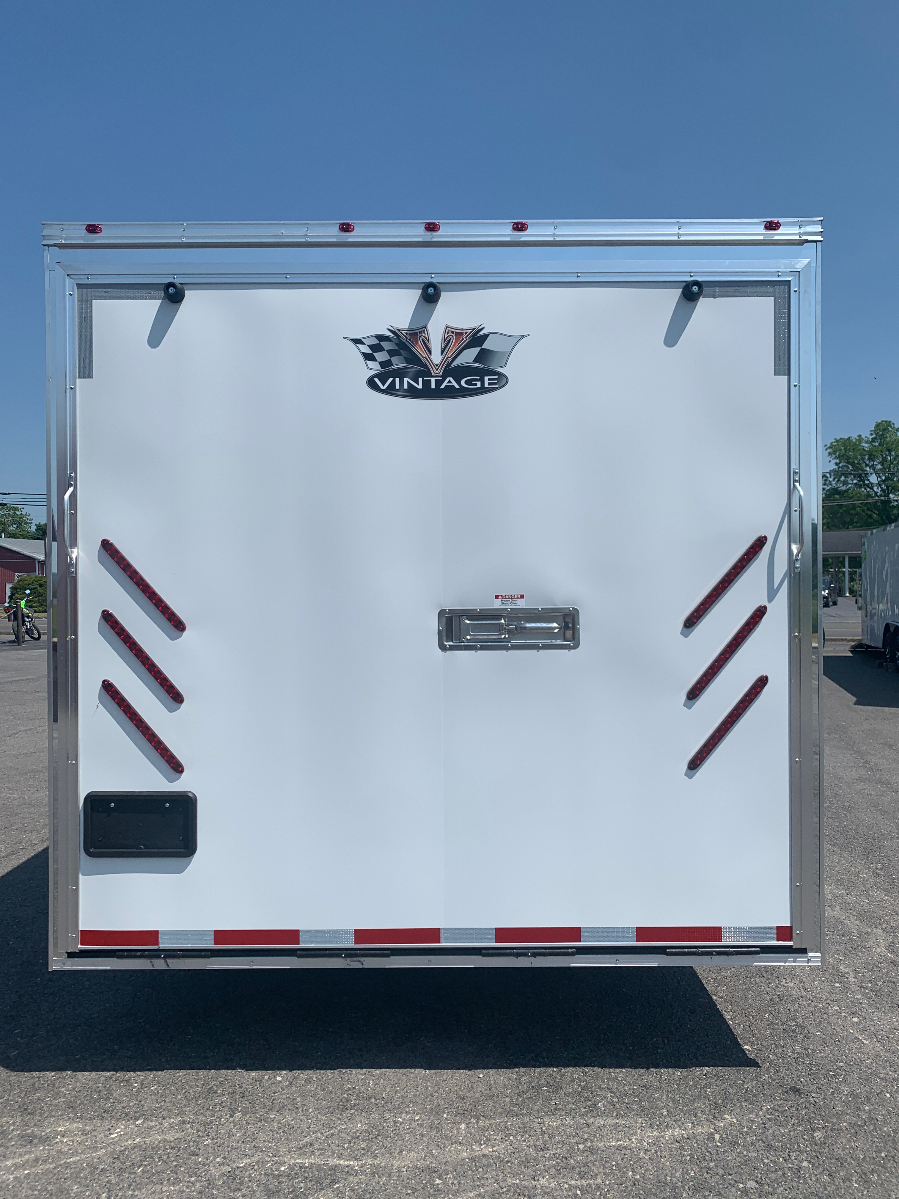 2023 Vintage Trailers 32'''' OUTLAW - TRIPLE AXLE - OPTIONS - Photo 5
