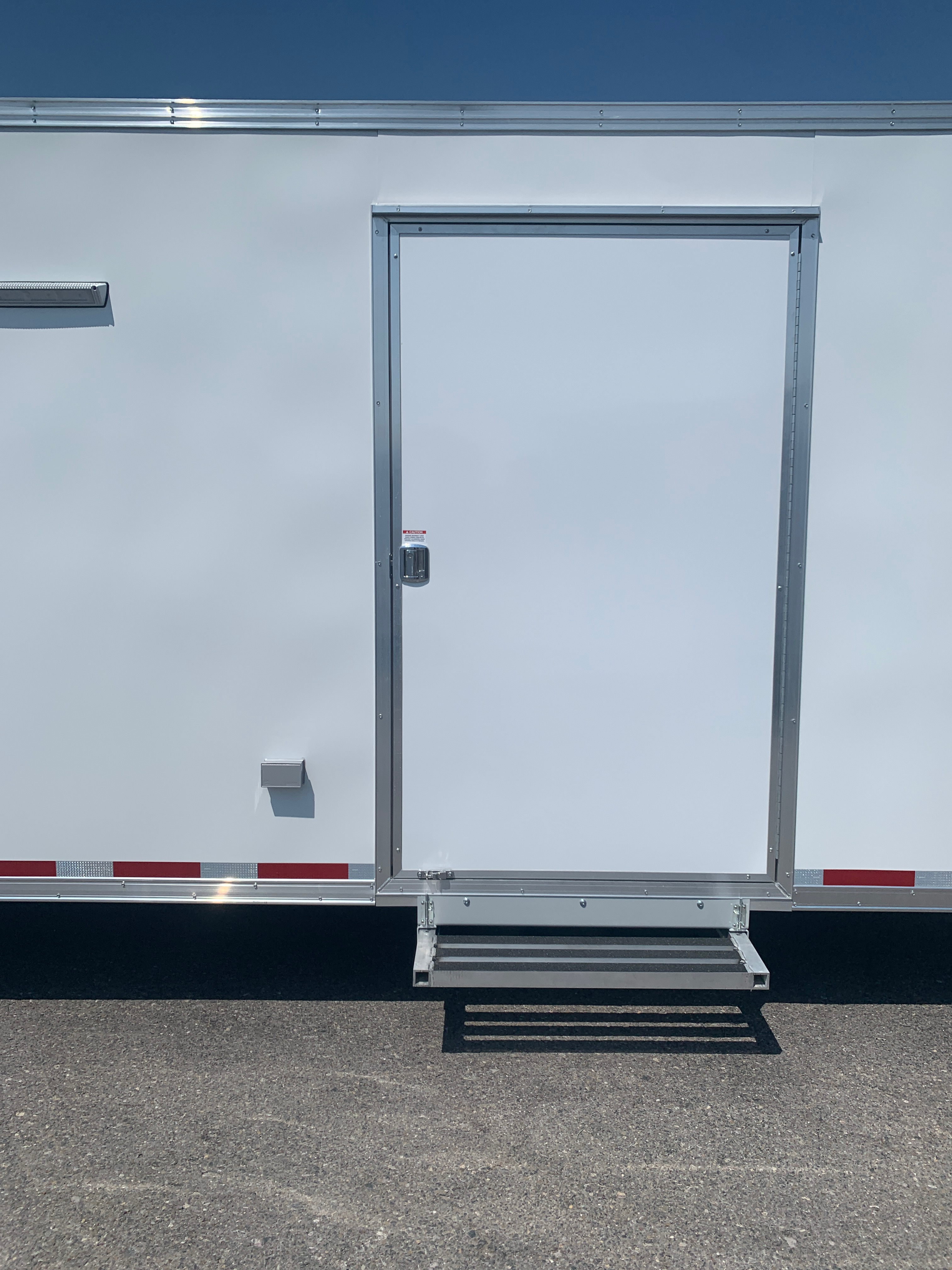2023 Vintage Trailers 32'''' OUTLAW - TRIPLE AXLE - OPTIONS - Photo 3