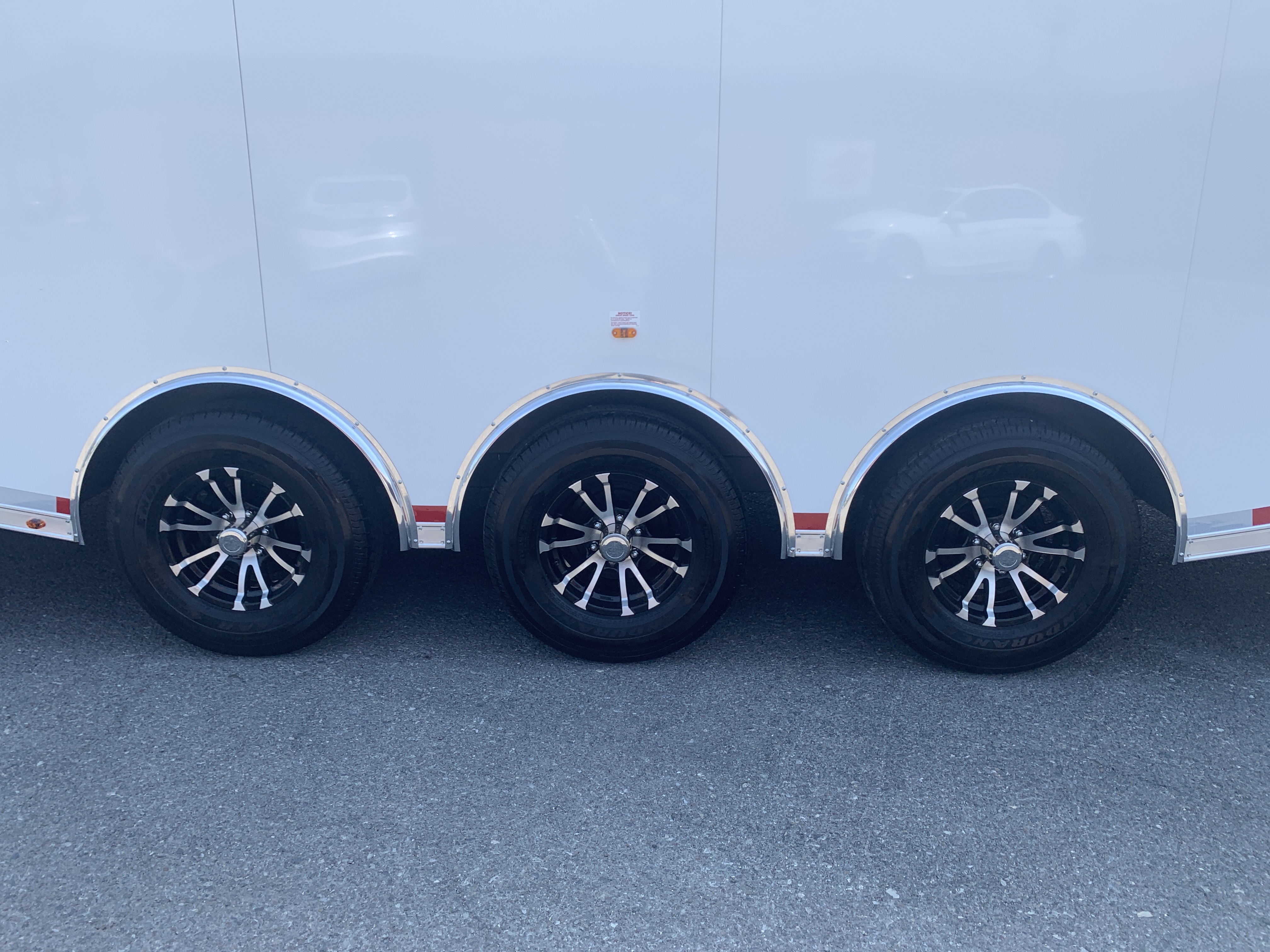2023 Vintage Trailers 32'''' OUTLAW - TRIPLE AXLE - OPTIONS - Photo 7