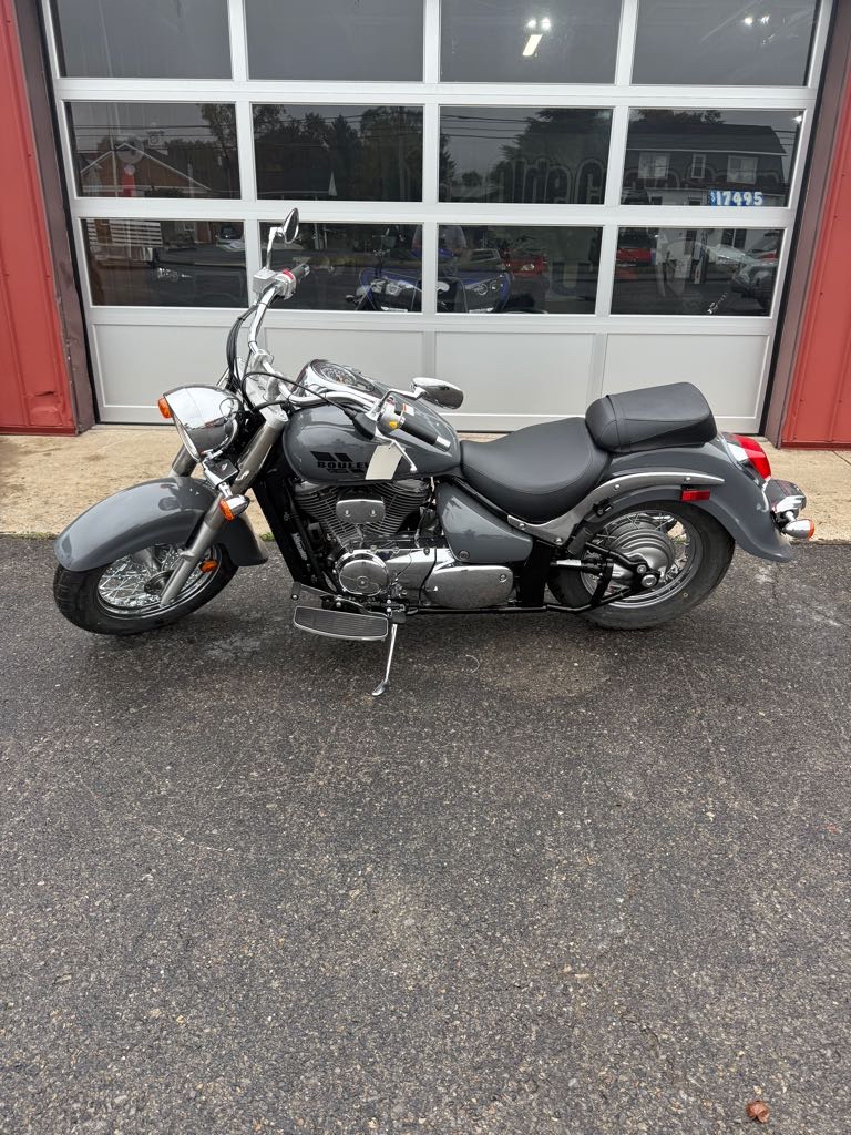 2025 Suzuki VL 800 M5