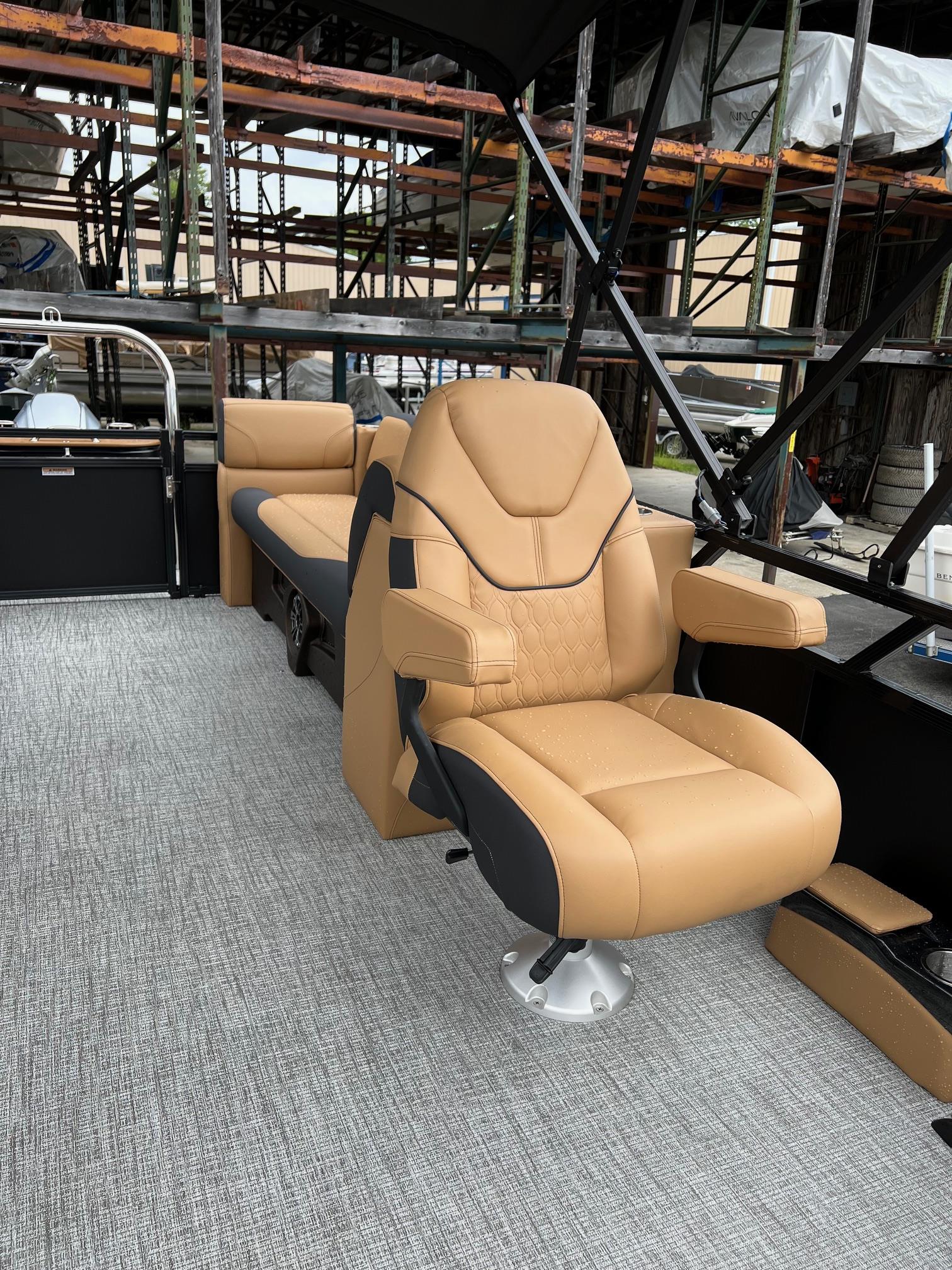 2025 Avalon Venture 85 Quad Lounger - Photo 11