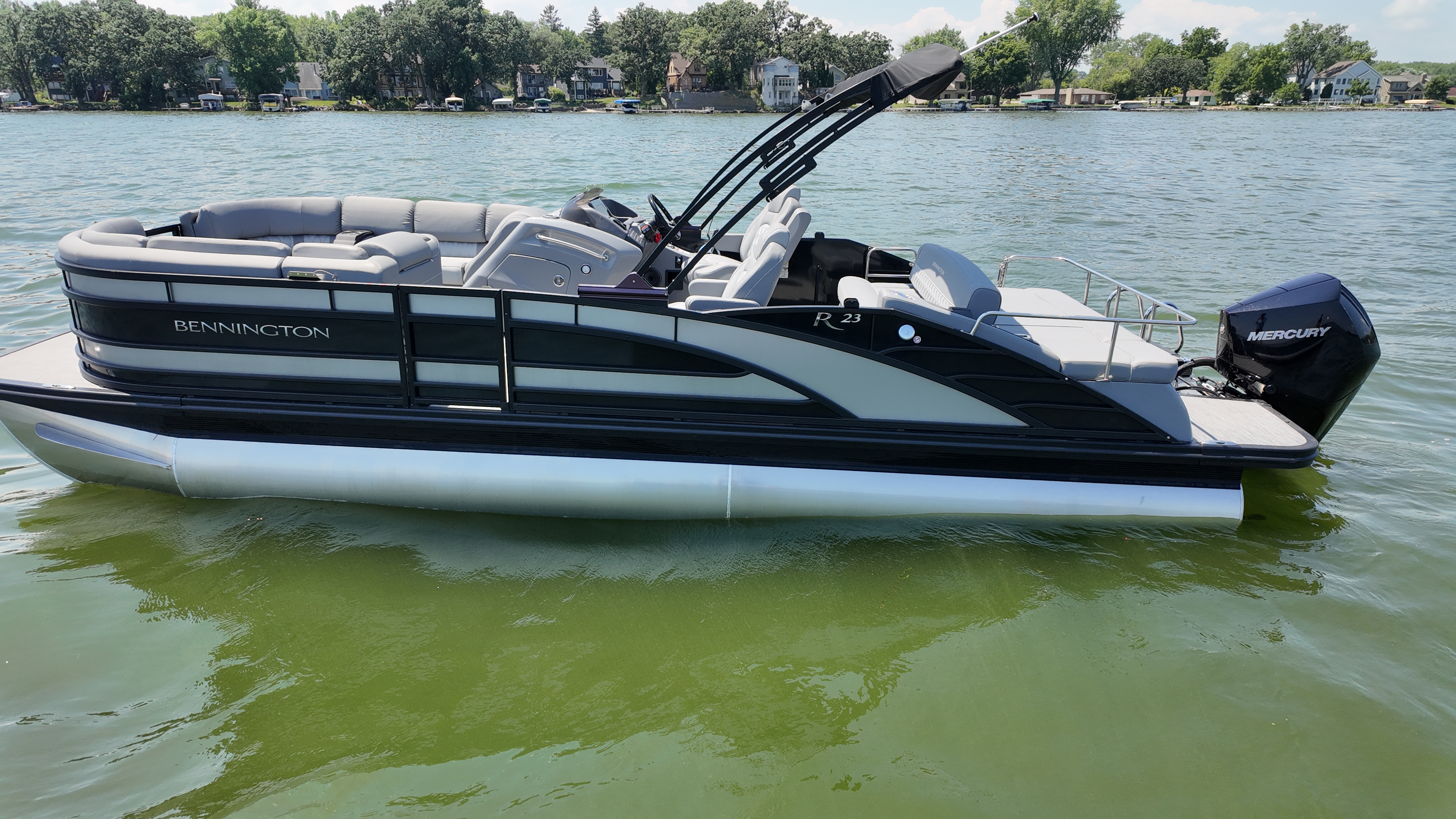 2023 Bennington 23RSB  Swingback,  ESP Tri-toon 300HP Mercury V8.  IN STOCK!!