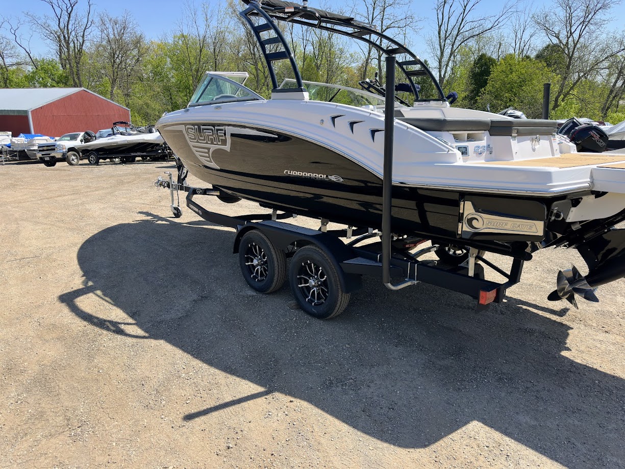 2023 Chaparral 23 SURF.  DEMO Surf/Wakeboard boat w/300hp 6.2 V8 and forward drive! - Photo 12