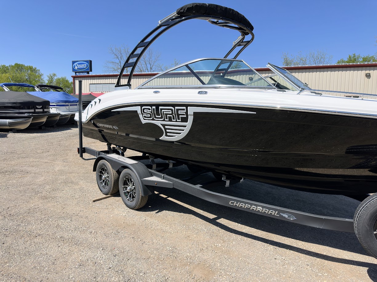 2023 Chaparral 23 SURF.  DEMO Surf/Wakeboard boat w/300hp 6.2 V8 and forward drive! - Photo 6