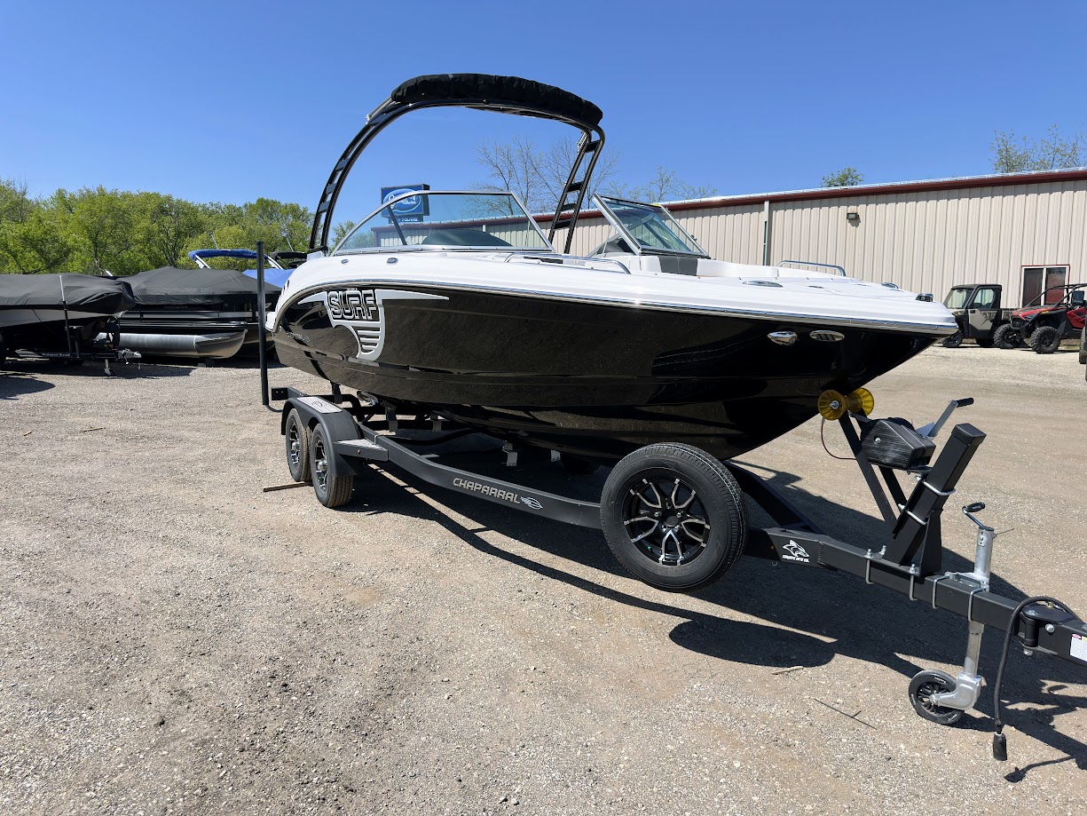 2023 Chaparral 23 SURF.  DEMO Surf/Wakeboard boat w/300hp 6.2 V8 and forward drive! - Photo 14