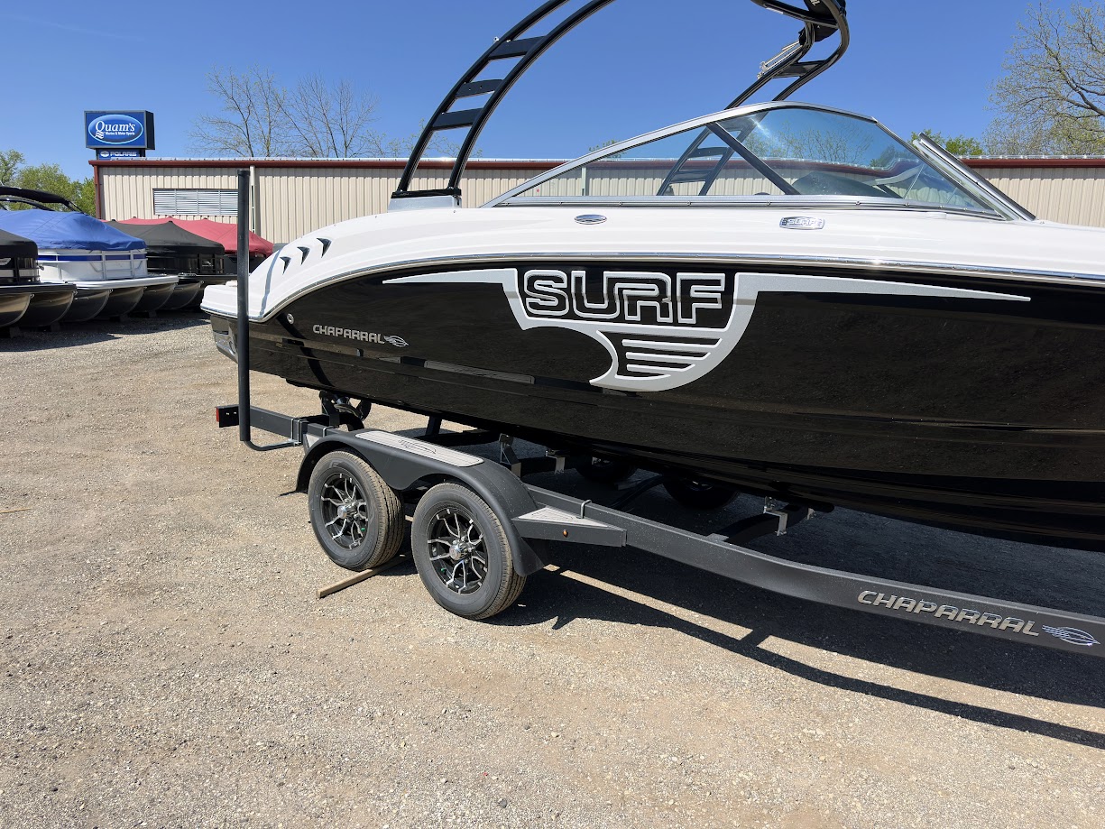 2023 Chaparral 23 SURF.  DEMO Surf/Wakeboard boat w/300hp 6.2 V8 and forward drive! - Photo 17