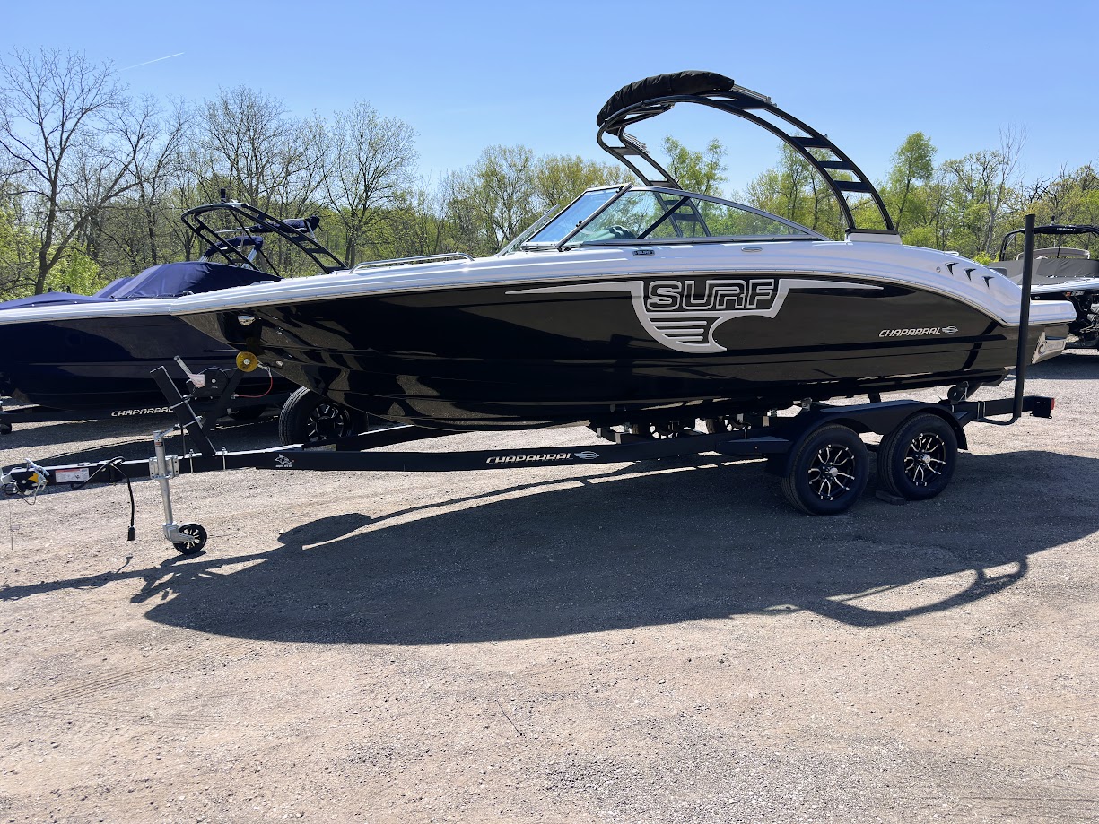 2023 Chaparral 23 SURF.  DEMO Surf/Wakeboard boat w/300hp 6.2 V8 and forward drive! - Photo 10