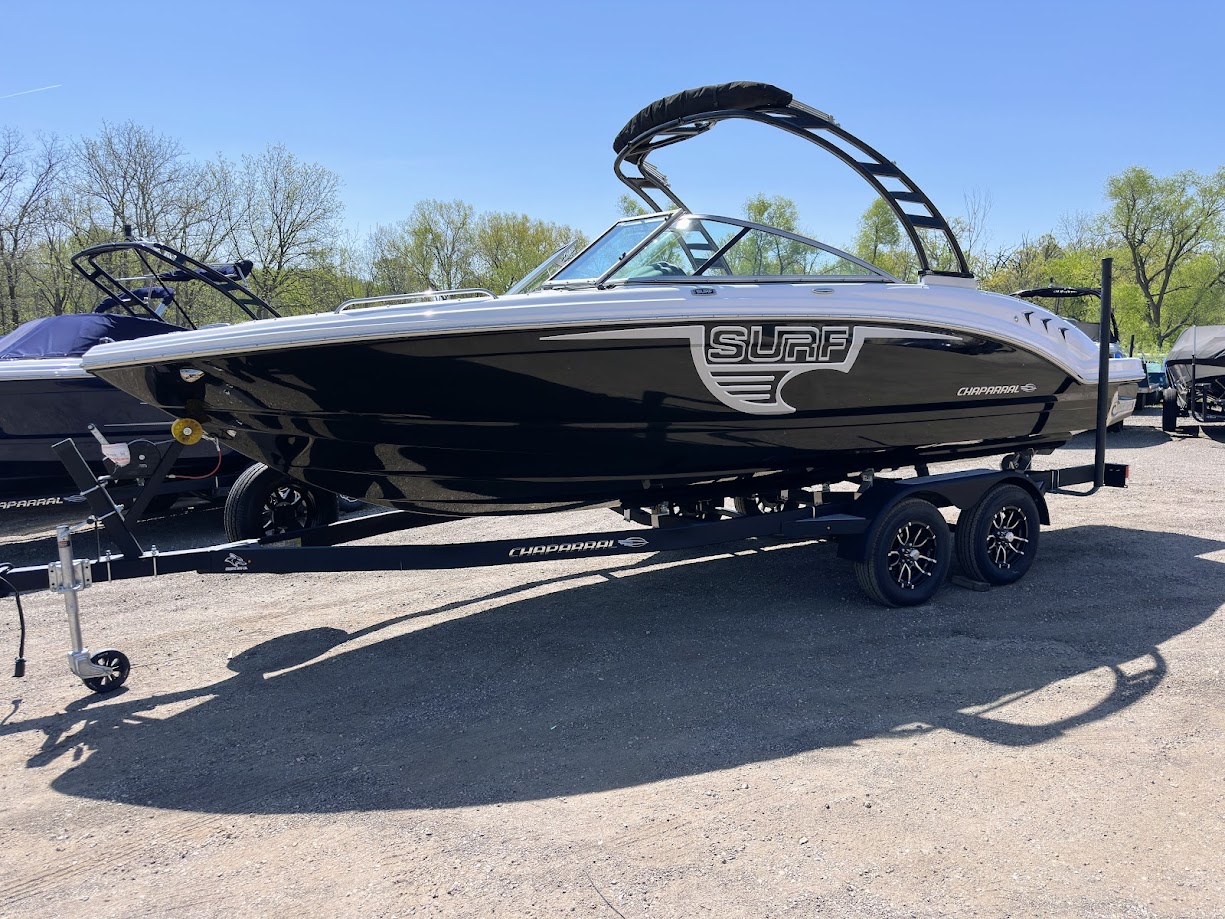 2023 Chaparral 23 SURF.  DEMO Surf/Wakeboard boat w/300hp 6.2 V8 and forward drive! - Photo 7