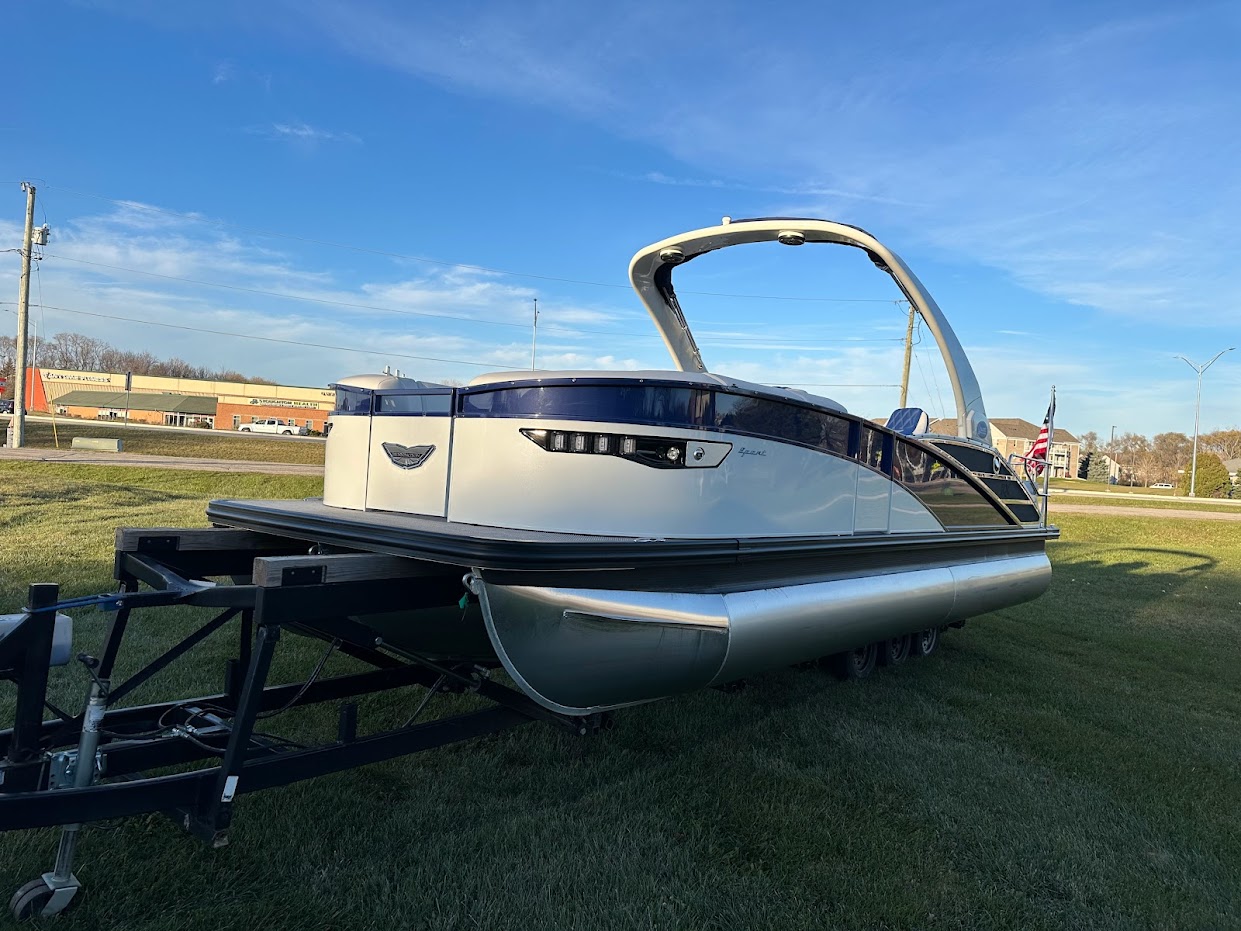 2023 Bennington 23RXSBA W/ 300HP Mercury Dealer Demo! Custom co-captain's chair, Cladded arch upgrade! - Photo 5