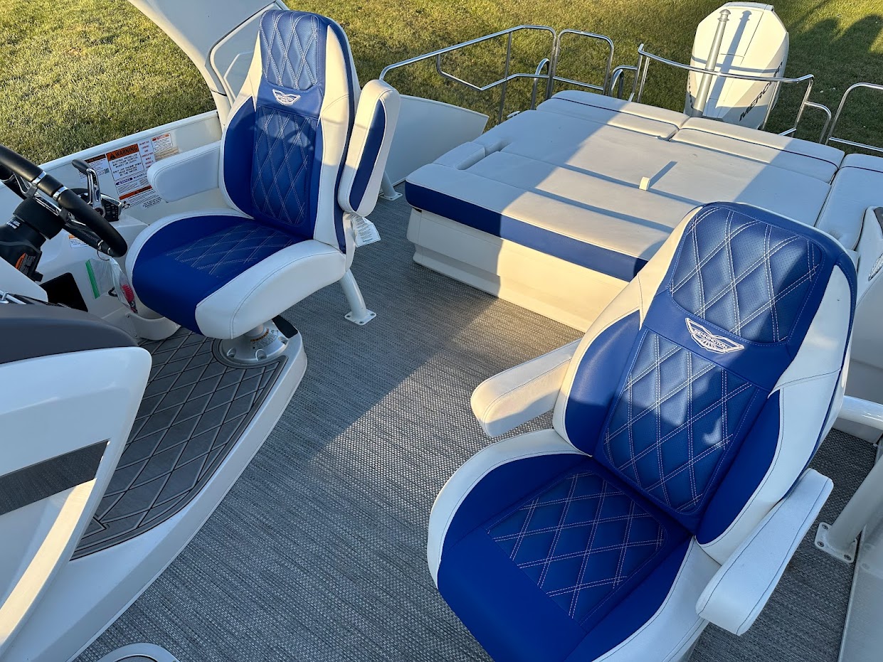 2023 Bennington 23RXSBA W/ 300HP Mercury Dealer Demo! Custom co-captain's chair, Cladded arch upgrade! - Photo 19