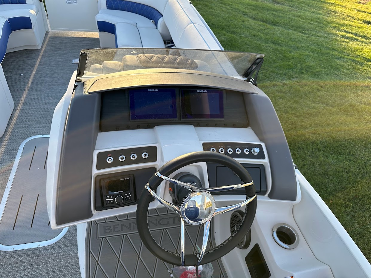 2023 Bennington 23RXSBA W/ 300HP Mercury Dealer Demo! Custom co-captain's chair, Cladded arch upgrade! - Photo 18