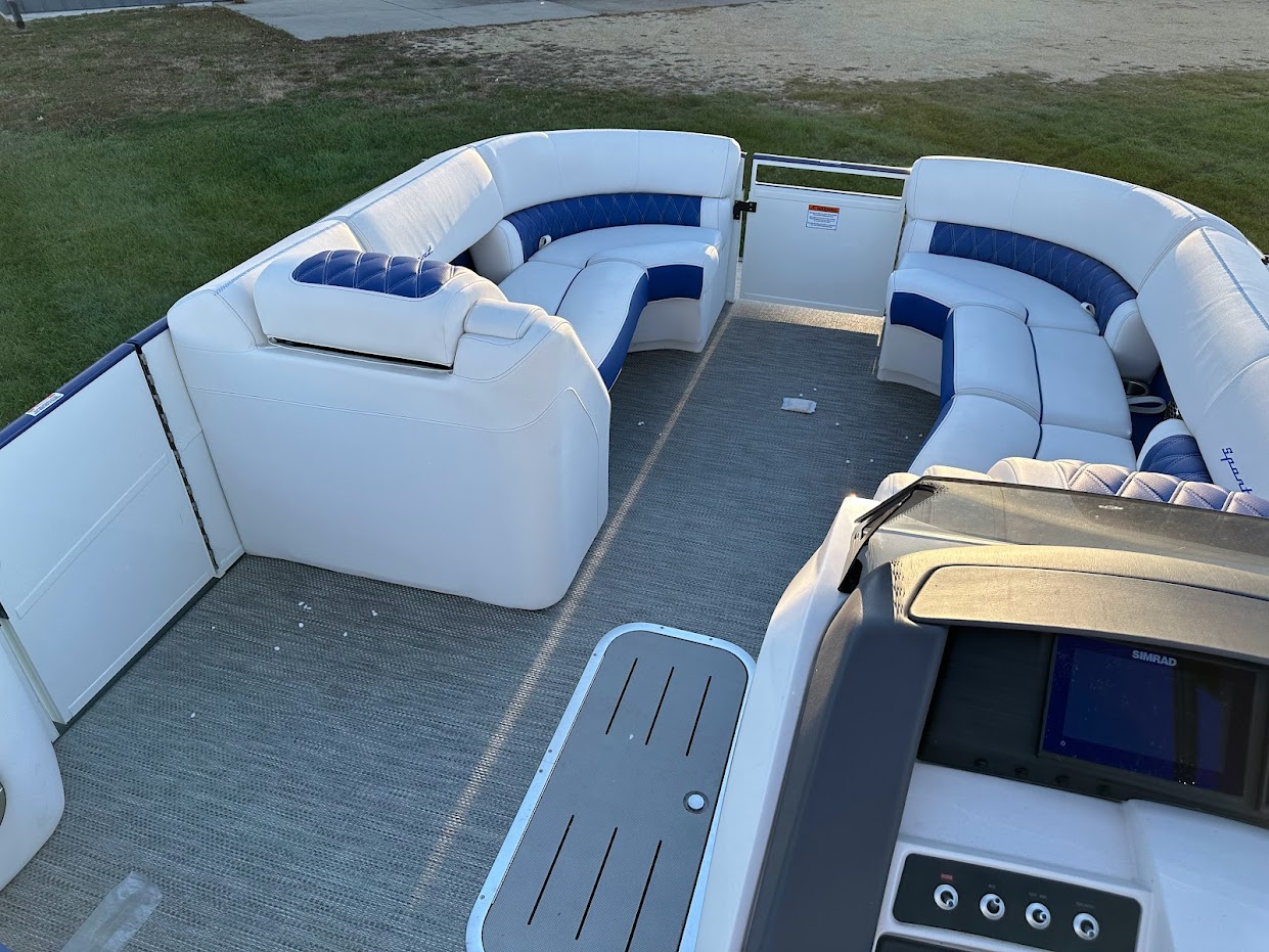 2023 Bennington 23RXSBA W/ 300HP Mercury Dealer Demo! Custom co-captain's chair, Cladded arch upgrade! - Photo 15