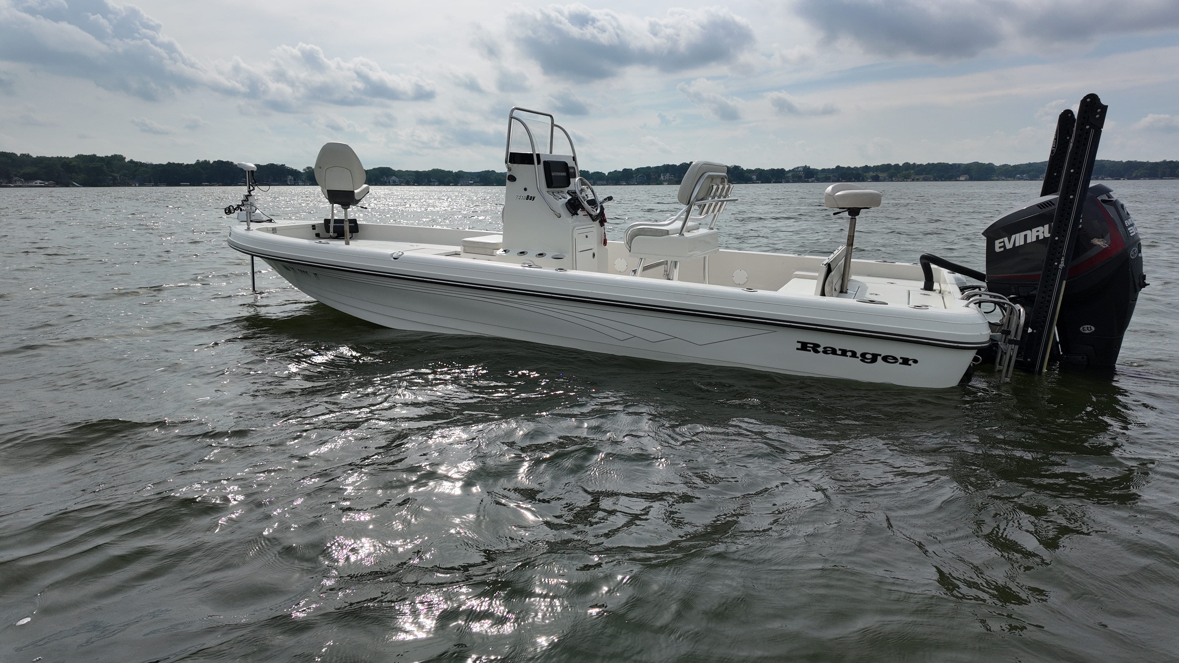 2014 Ranger Boats 2410 BAY Center Console.  300hp, 10' power poles, Helix 12, Helix 9, Ulterra 80, only 253 hours! - Photo 5