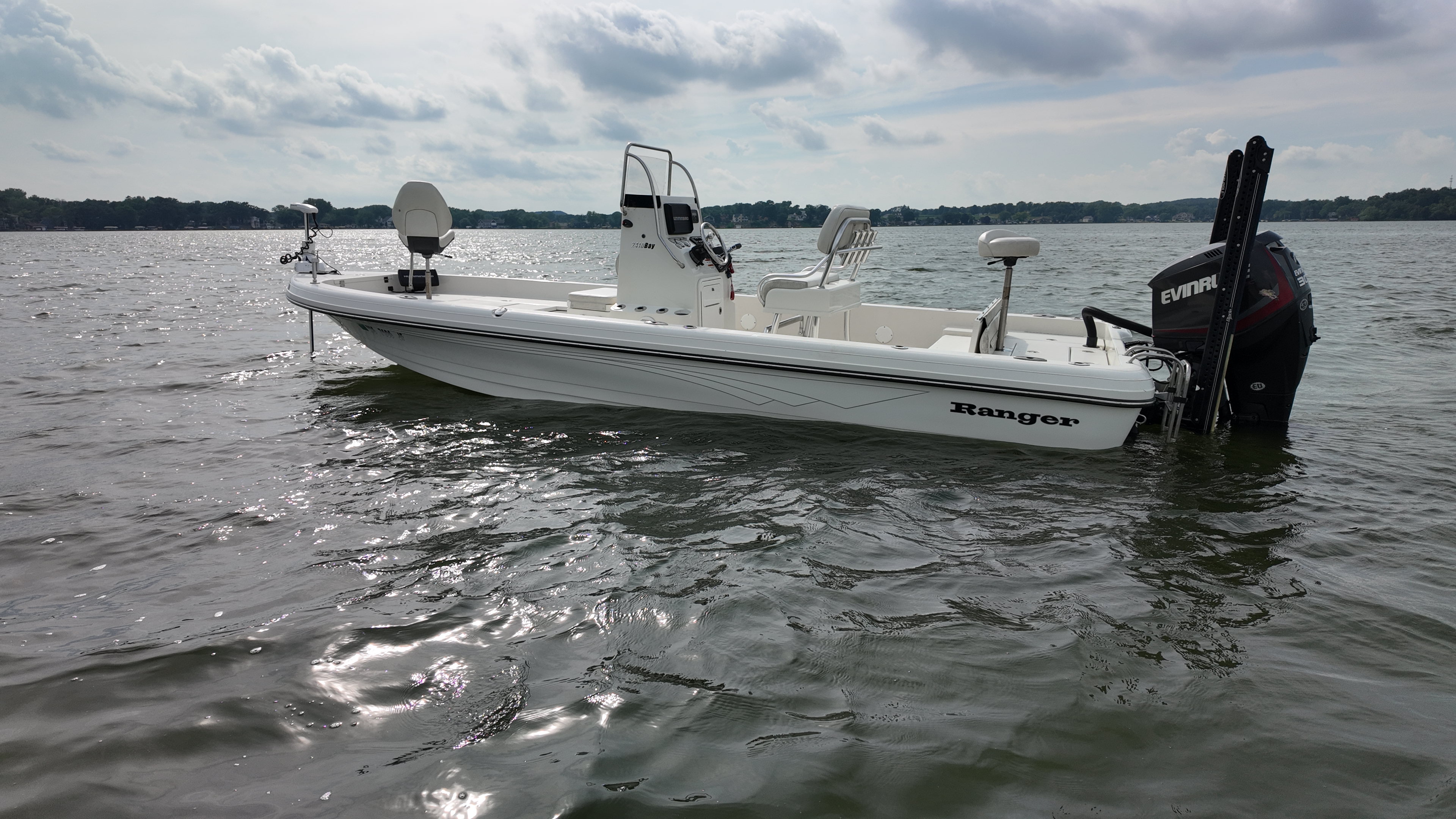 2014 Ranger Boats 2410 BAY Center Console.  300hp, 10' power poles, Helix 12, Helix 9, Ulterra 80, only 253 hours! - Photo 6