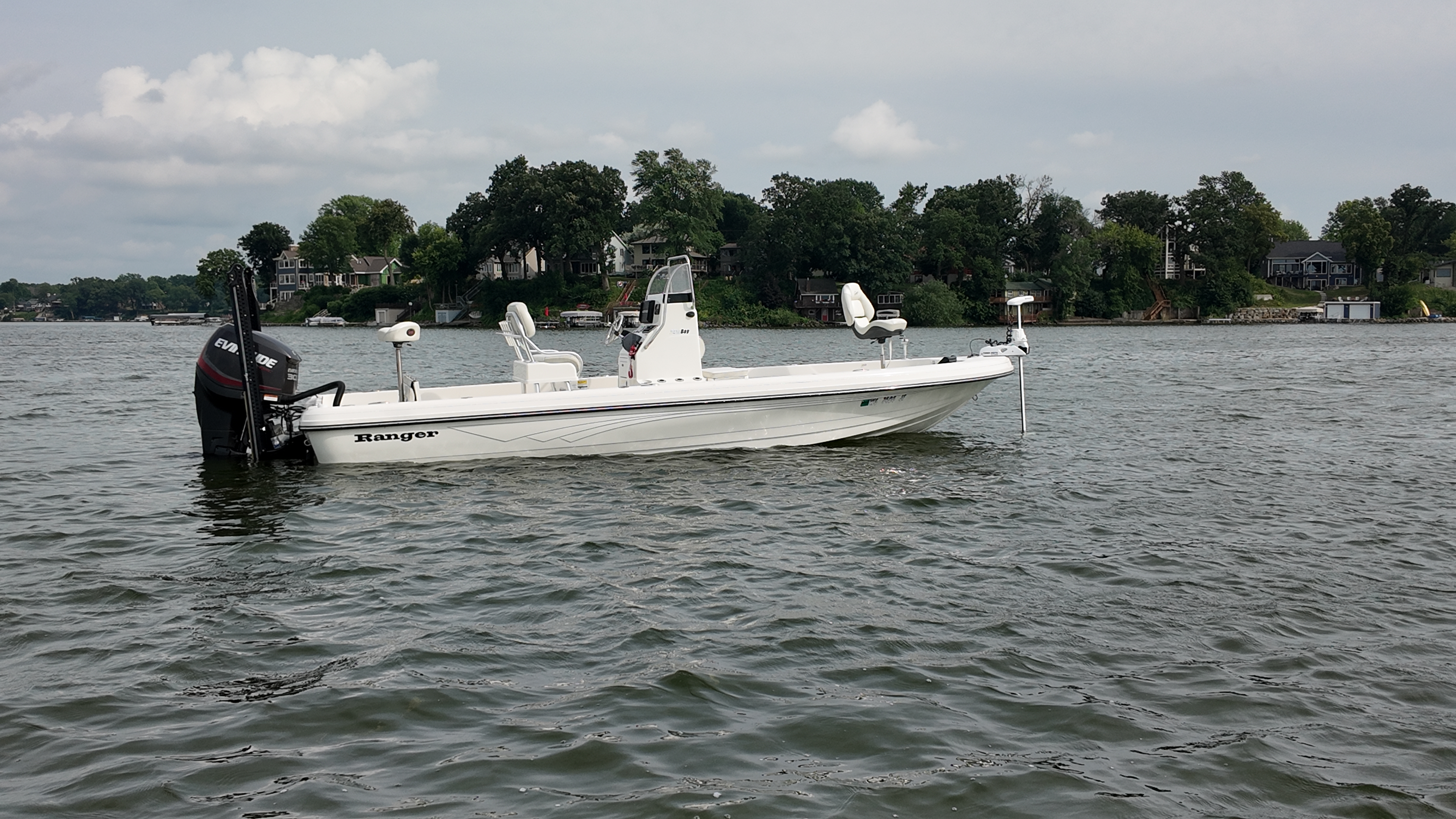 2014 Ranger Boats 2410 BAY Center Console.  300hp, 10' power poles, Helix 12, Helix 9, Ulterra 80, only 253 hours! - Photo 19